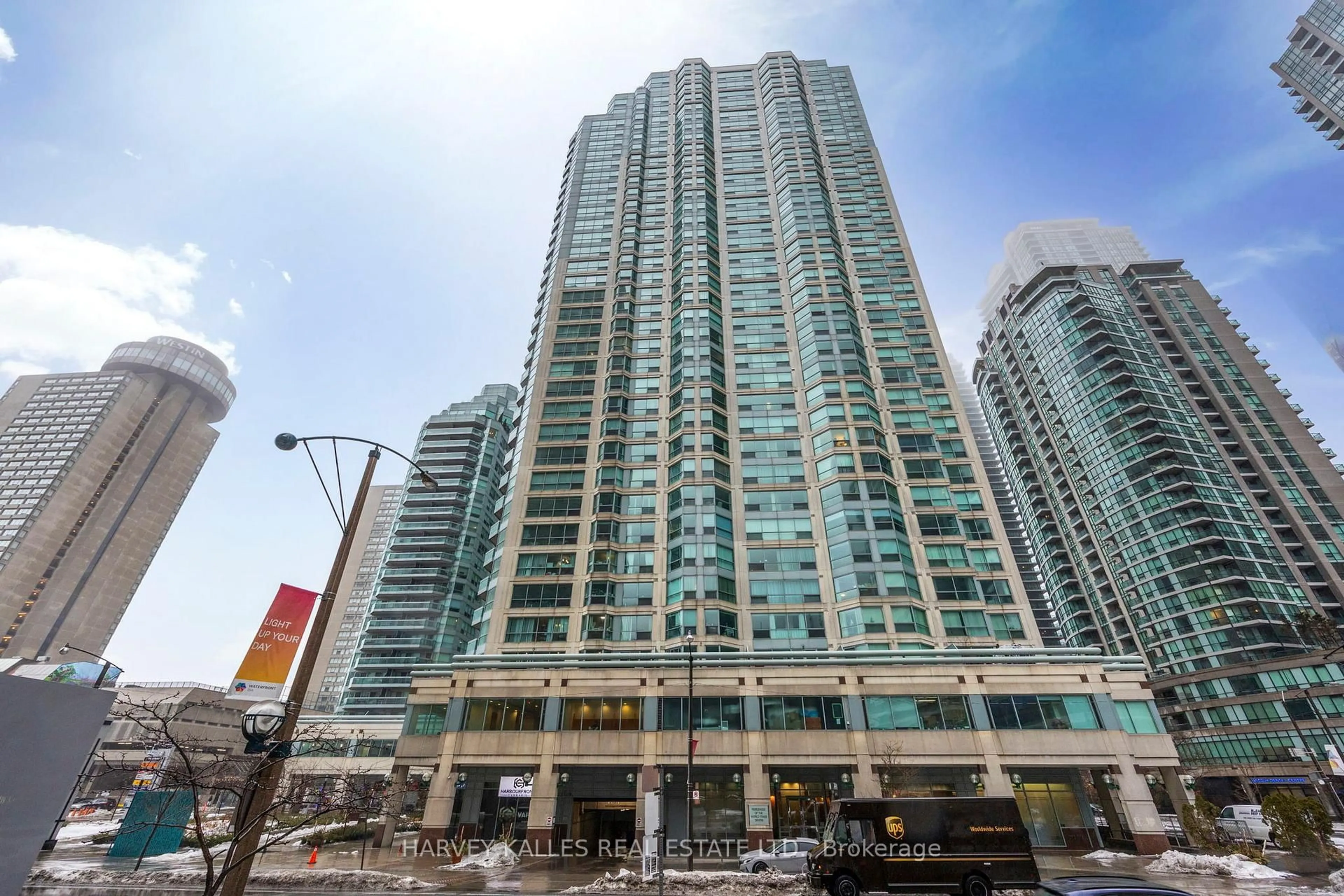 Indoor foyer for 10 Yonge St #1805, Toronto Ontario M5E 1R4