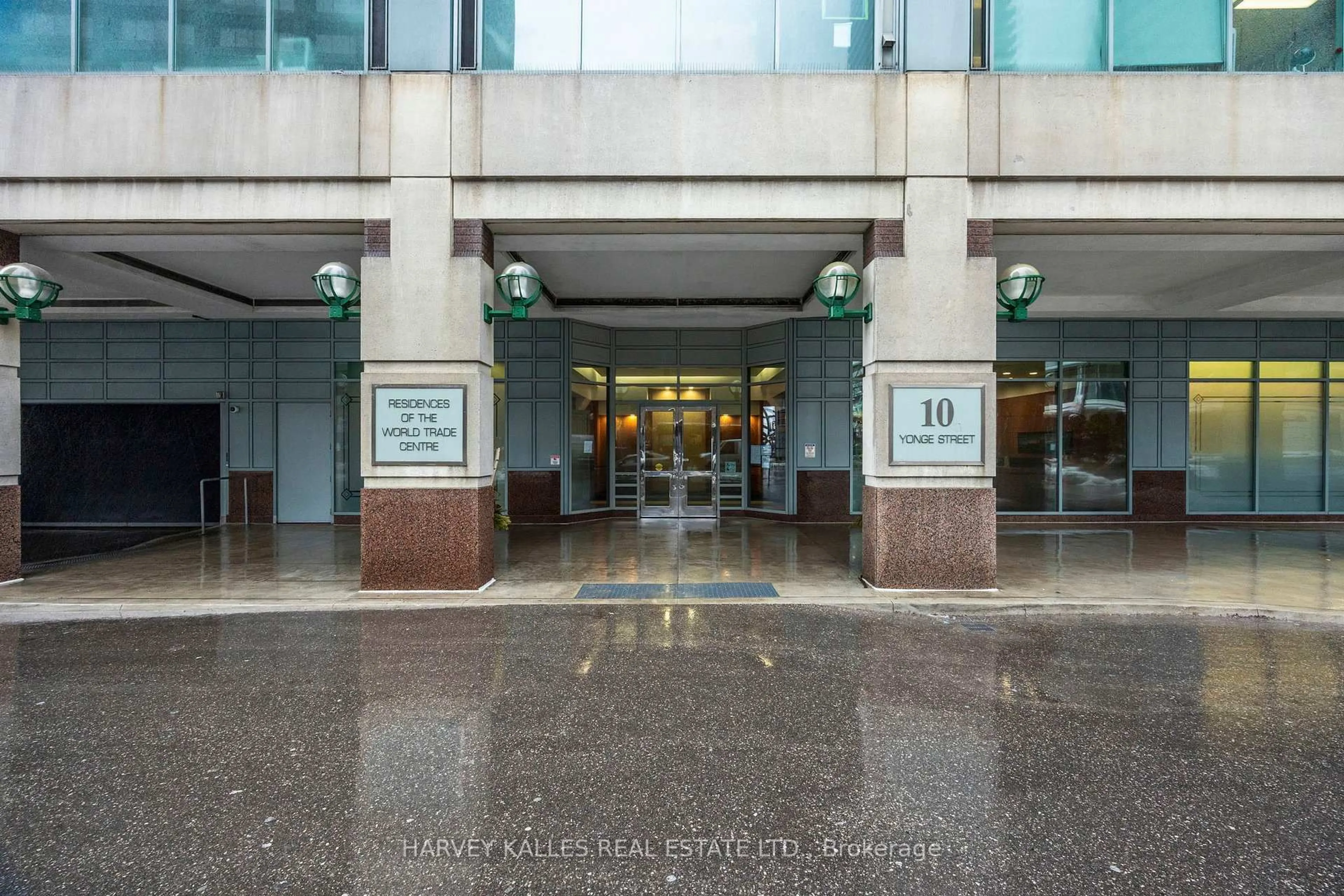 Lobby for 10 Yonge St #1805, Toronto Ontario M5E 1R4