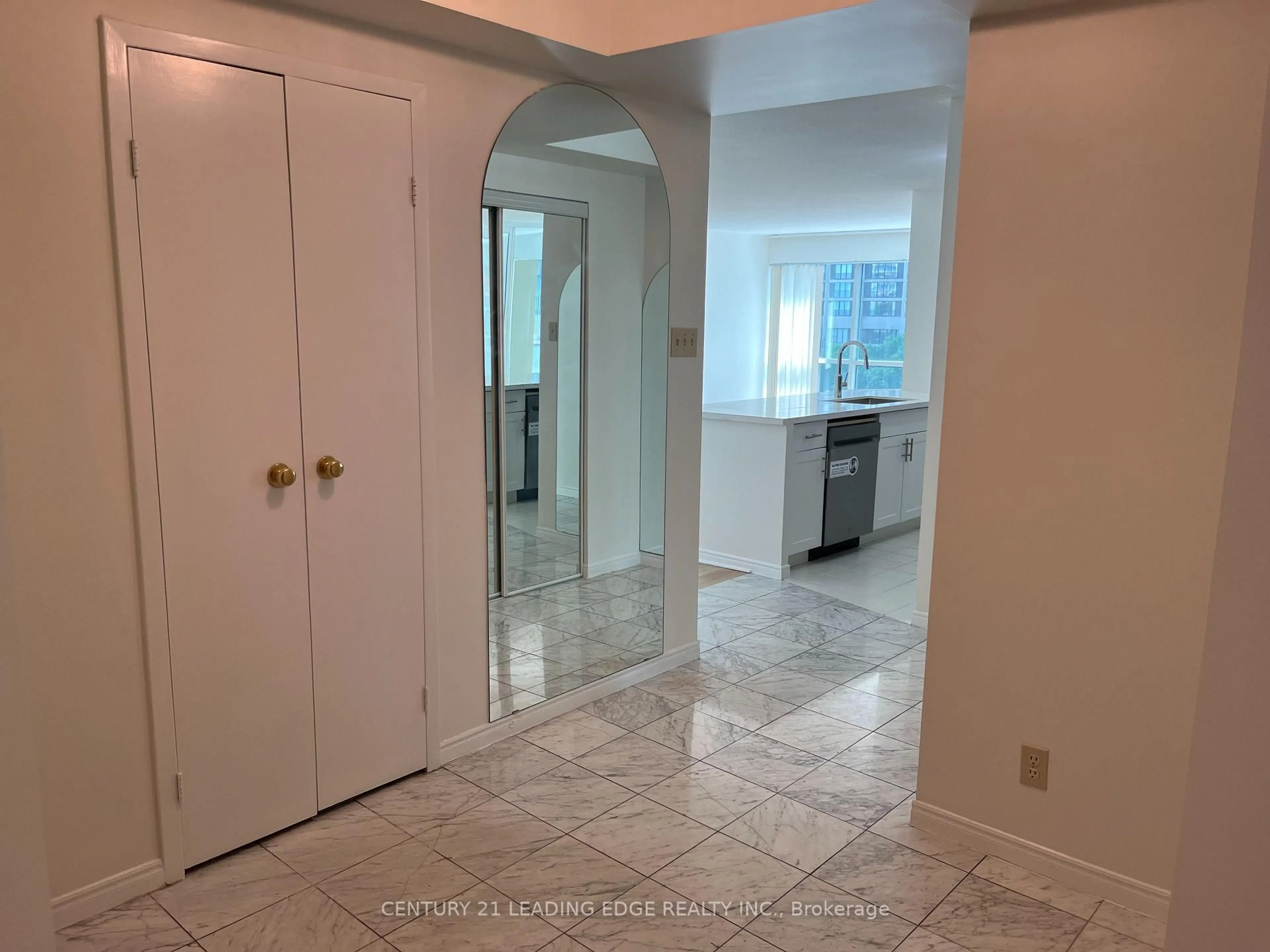 Unknown for 10 Queens Quay #607, Toronto Ontario M5J 2R9