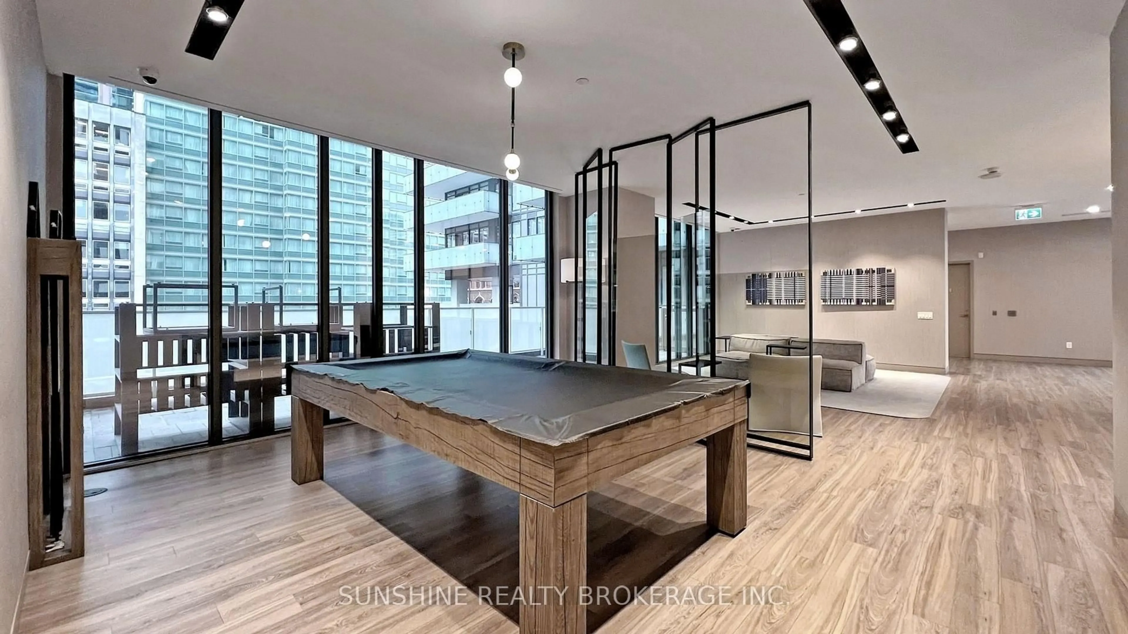 Unknown for 25 Richmond St #422, Toronto Ontario M5A 4T7