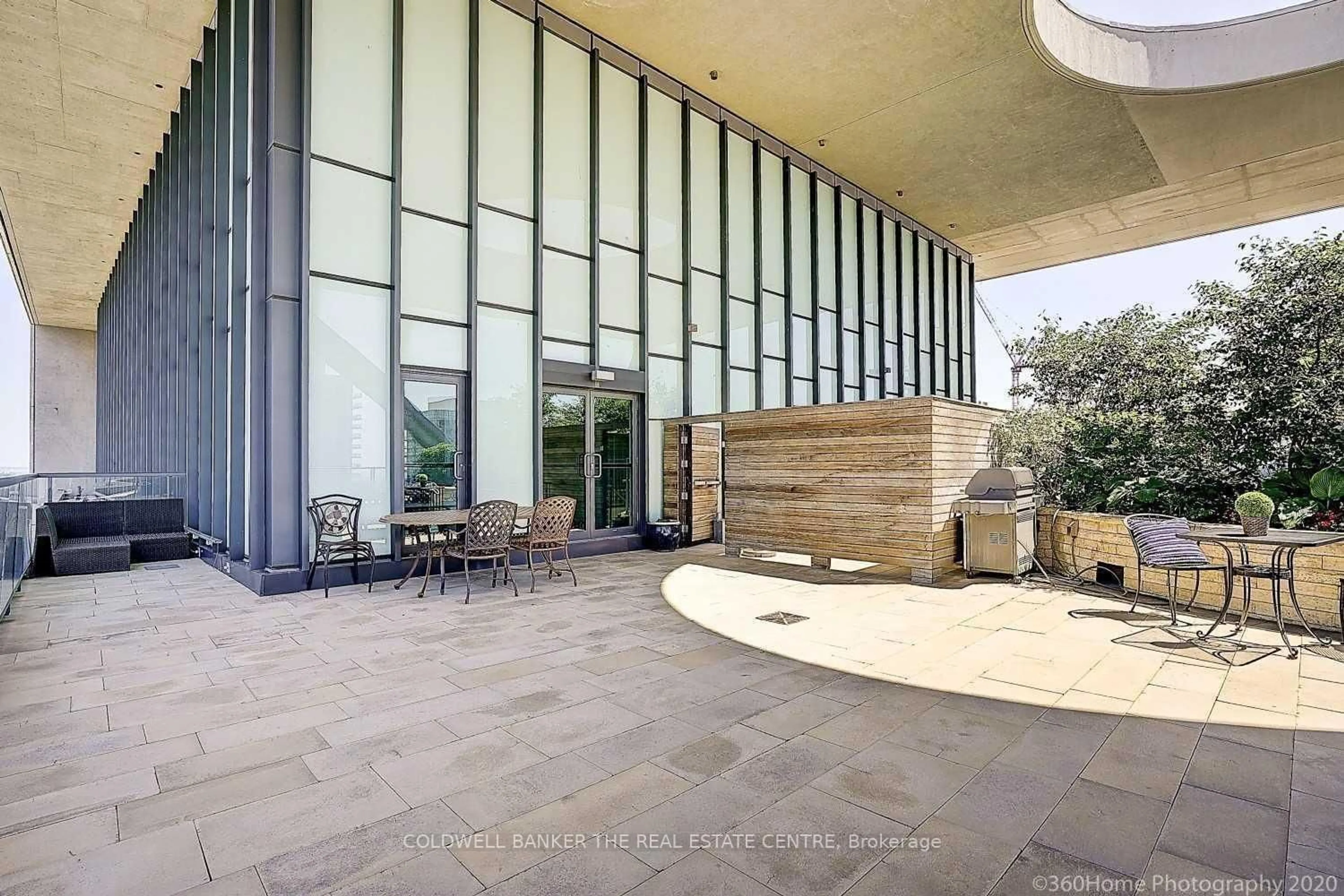 Indoor foyer for 70 Roehampton Ave #419, Toronto Ontario M4P 1R2