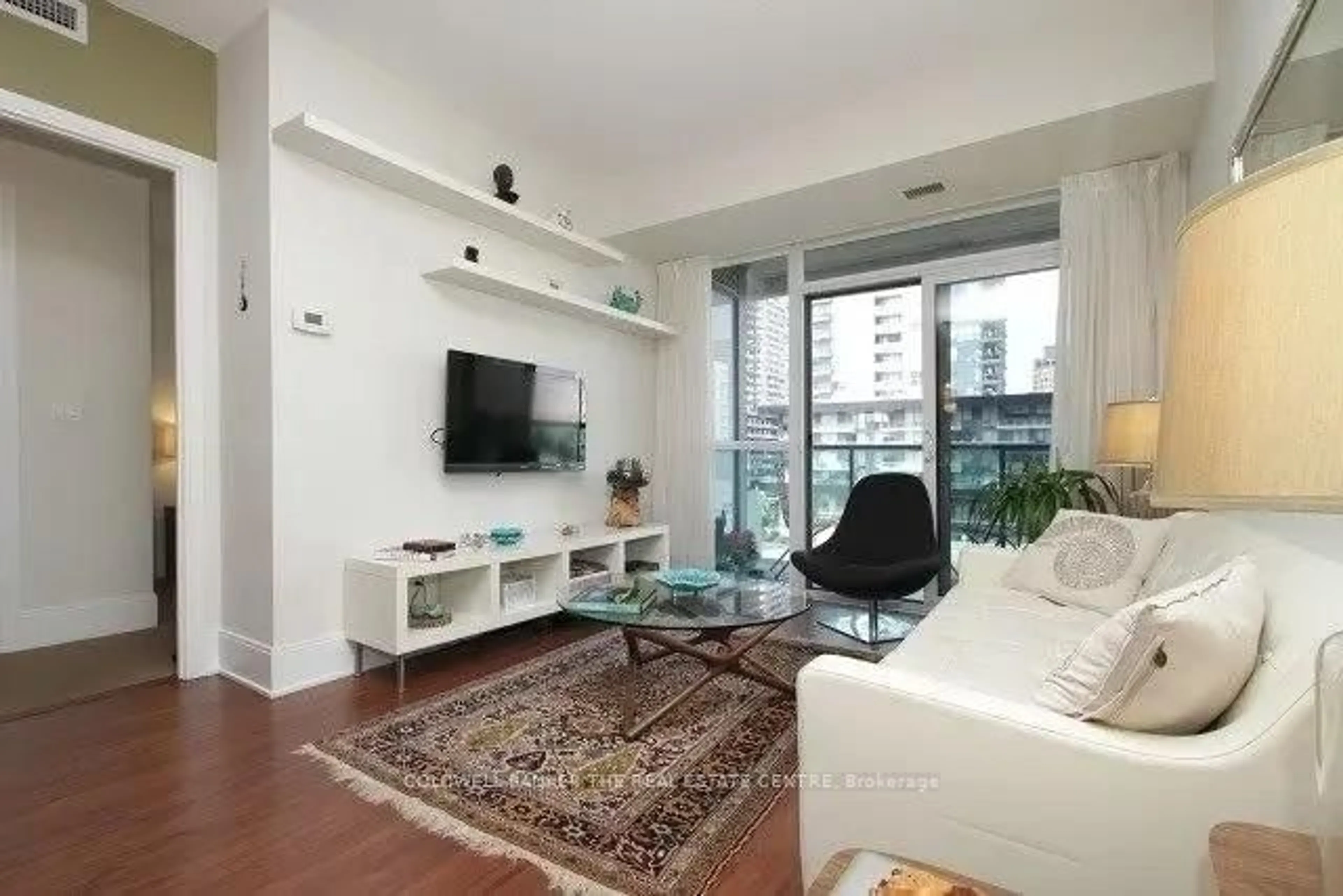 Living room with furniture, unknown for 70 Roehampton Ave #419, Toronto Ontario M4P 1R2