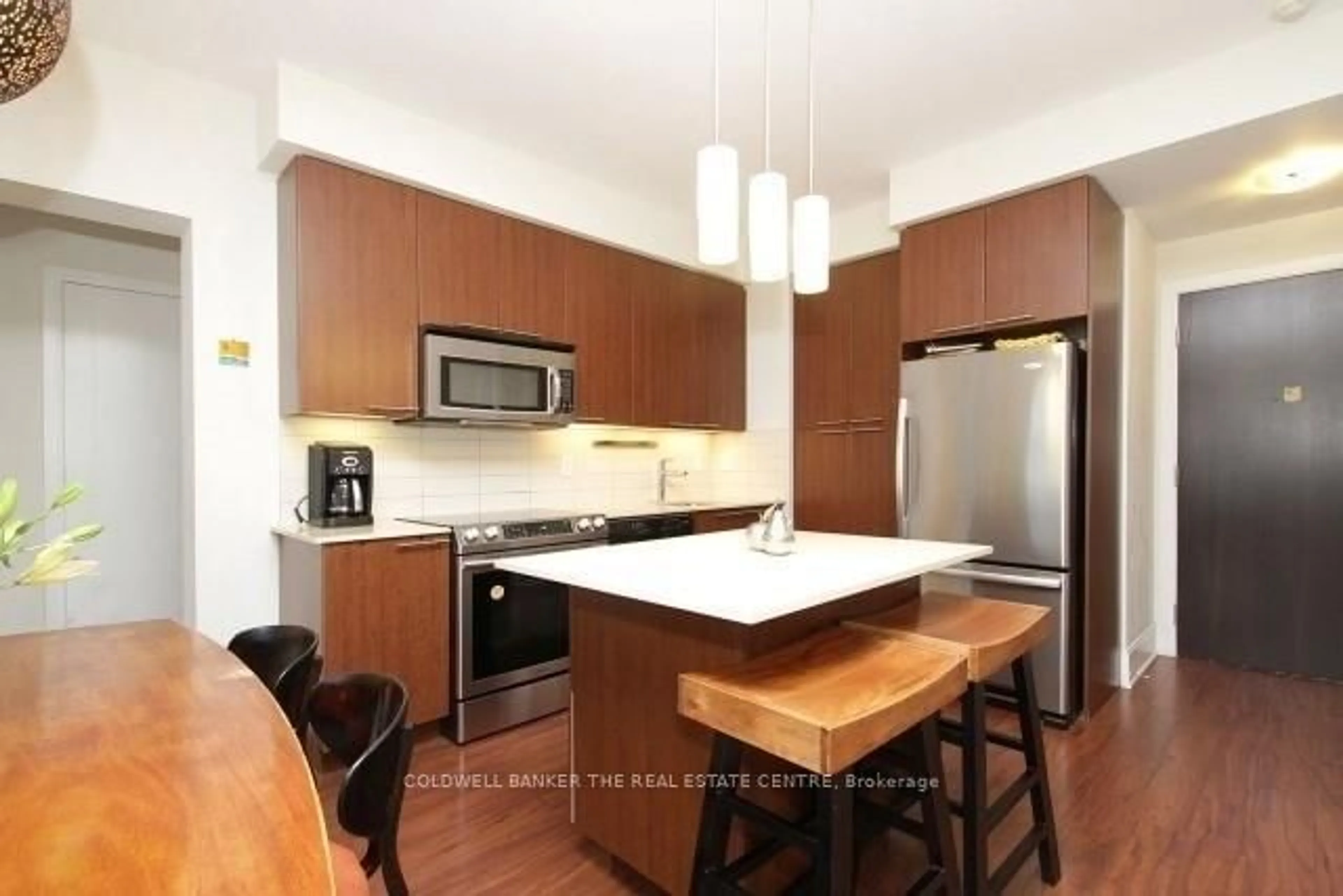 Standard kitchen, unknown for 70 Roehampton Ave #419, Toronto Ontario M4P 1R2