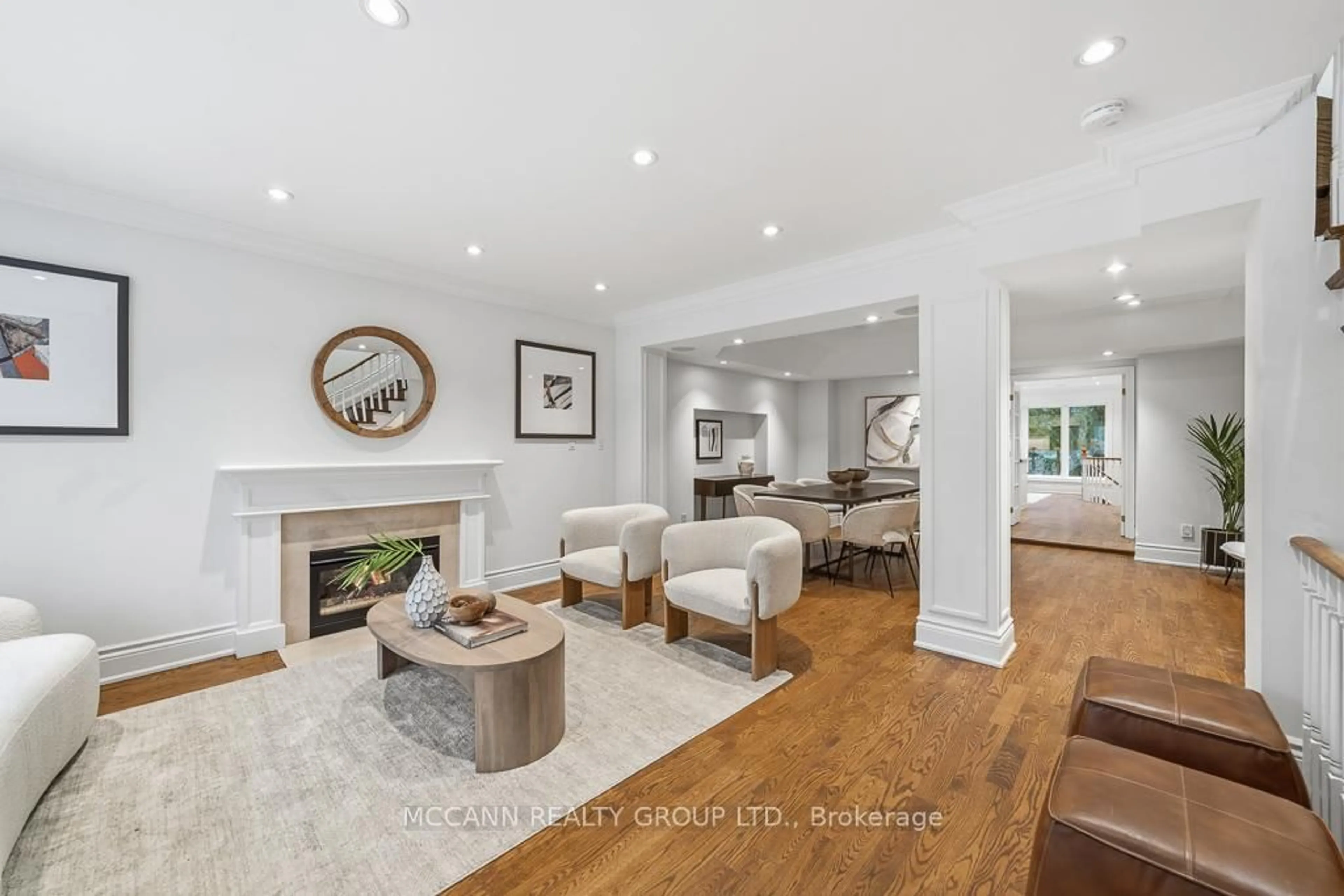 Living room with furniture, unknown for 294 Erskine Ave, Toronto Ontario M4P 1Z4