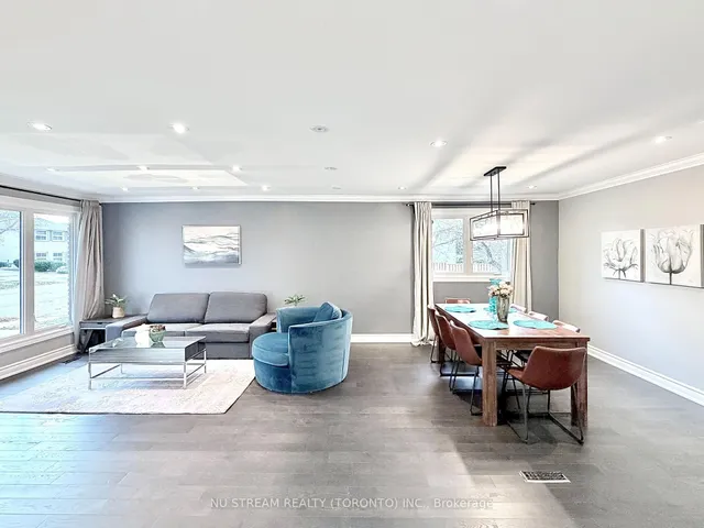 3 Mosedale Cres, Toronto 5