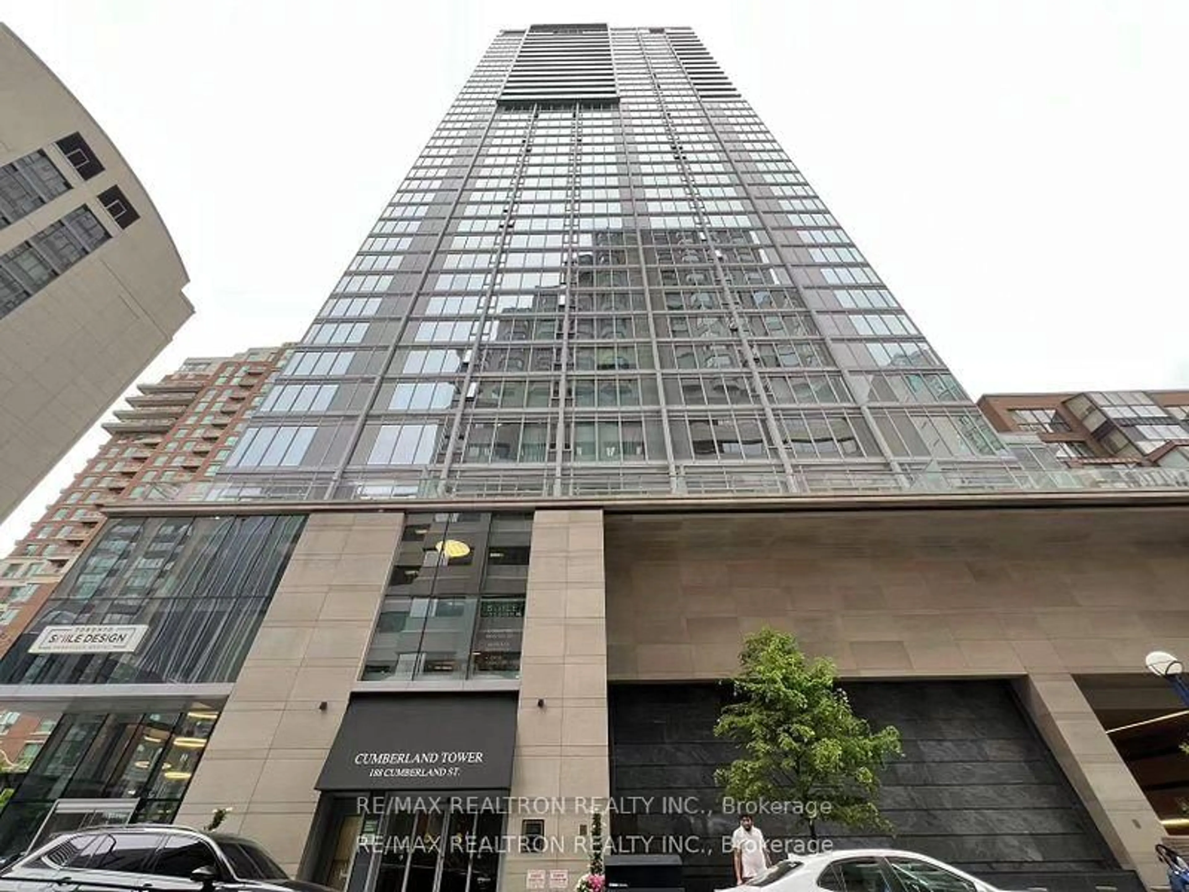 Indoor foyer for 188 Cumberland St #1506, Toronto Ontario M5R 2G3