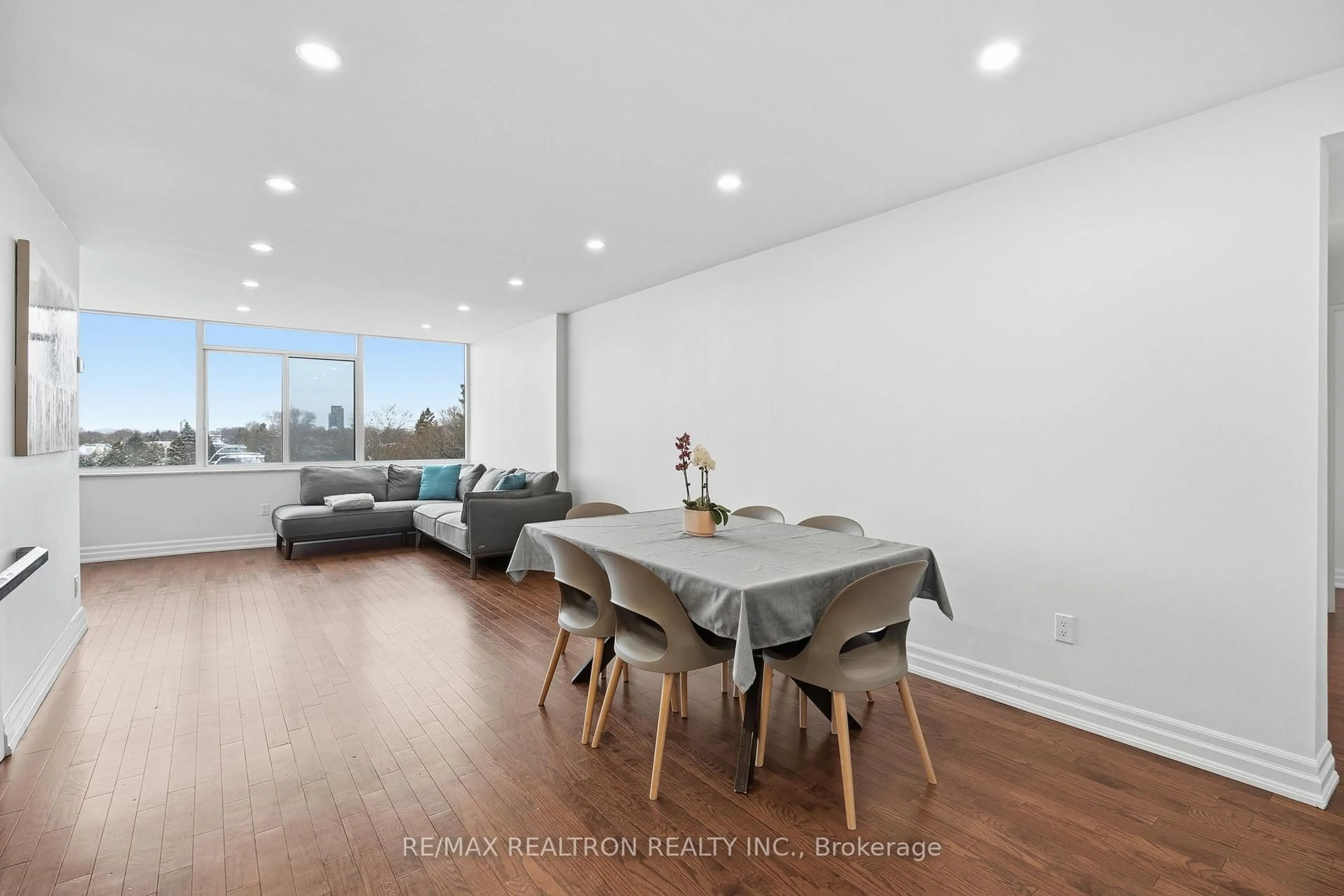 Unknown for 3000 Bathurst St #601, Toronto Ontario M6B 3B4