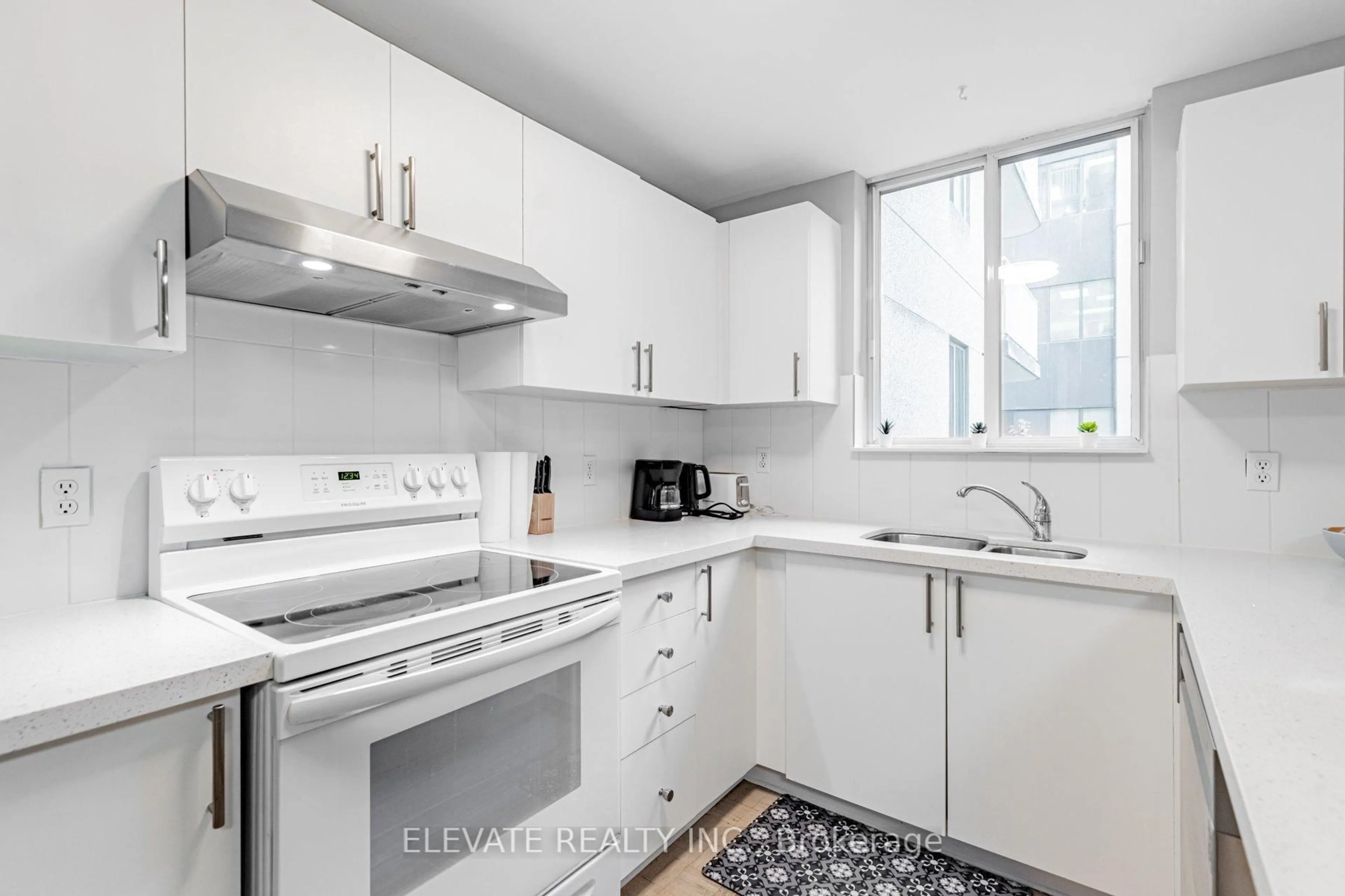 Standard kitchen, ceramic/tile floor for 105 Victoria St #509, Toronto Ontario M5C 3B4