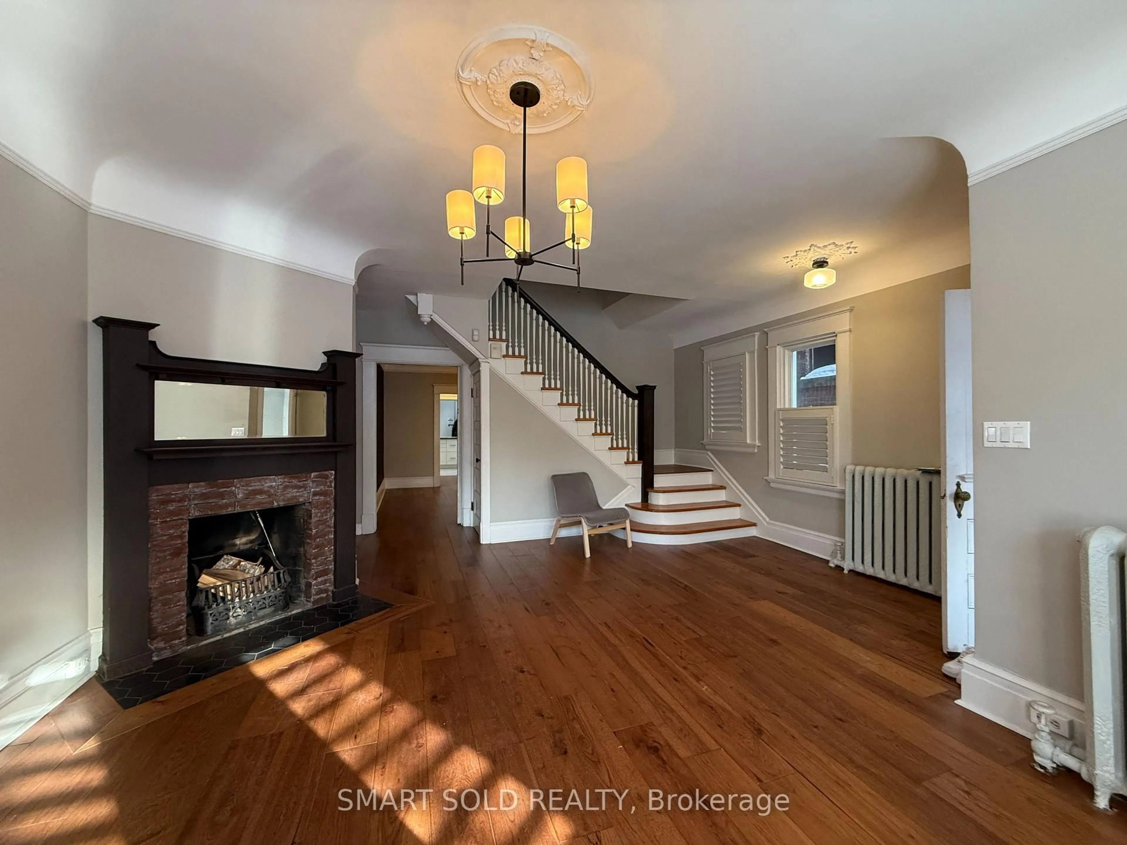 Unknown for 555 Markham St, Toronto Ontario M6G 2L6