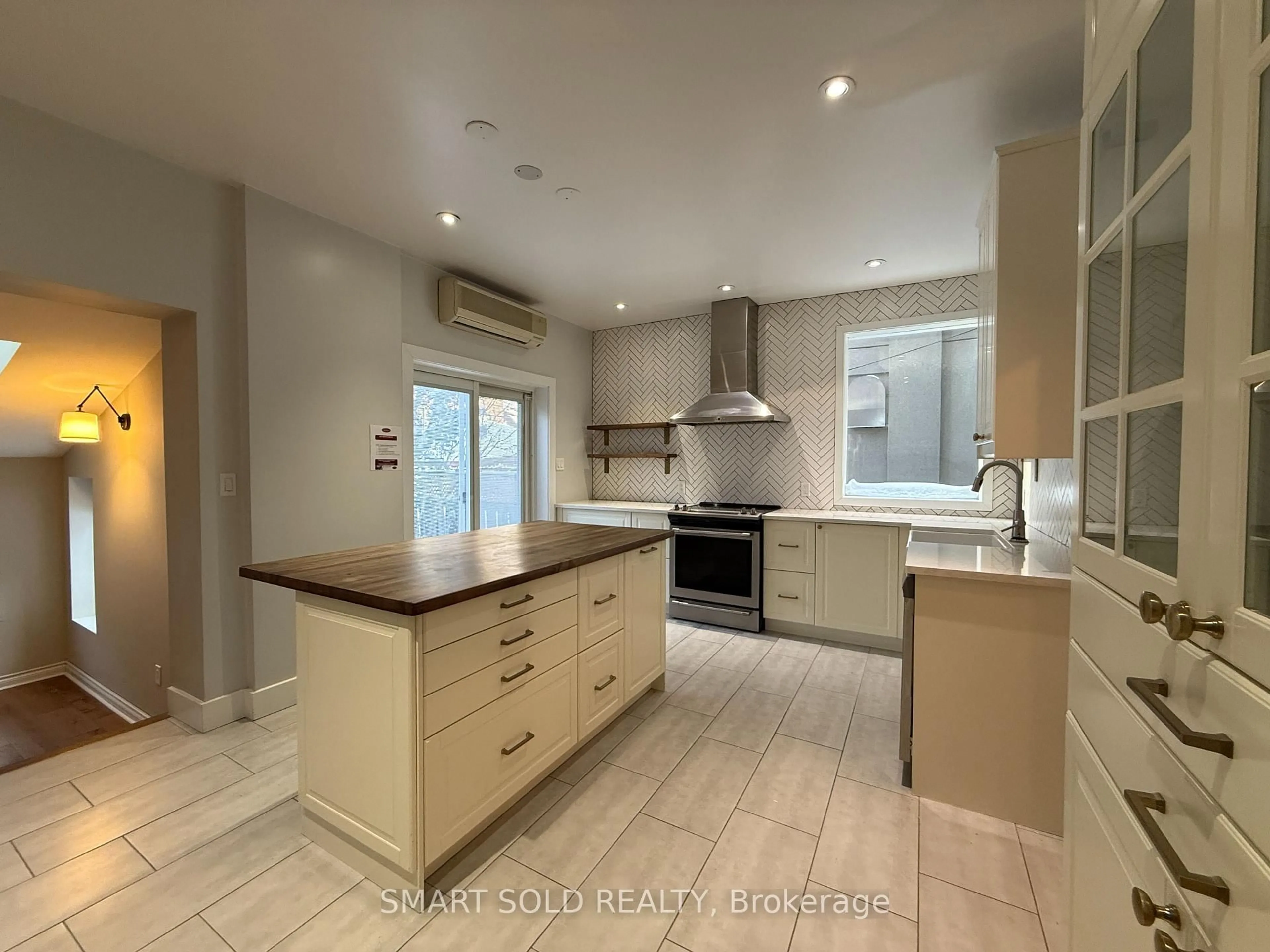 Open concept kitchen, unknown for 555 Markham St, Toronto Ontario M6G 2L6