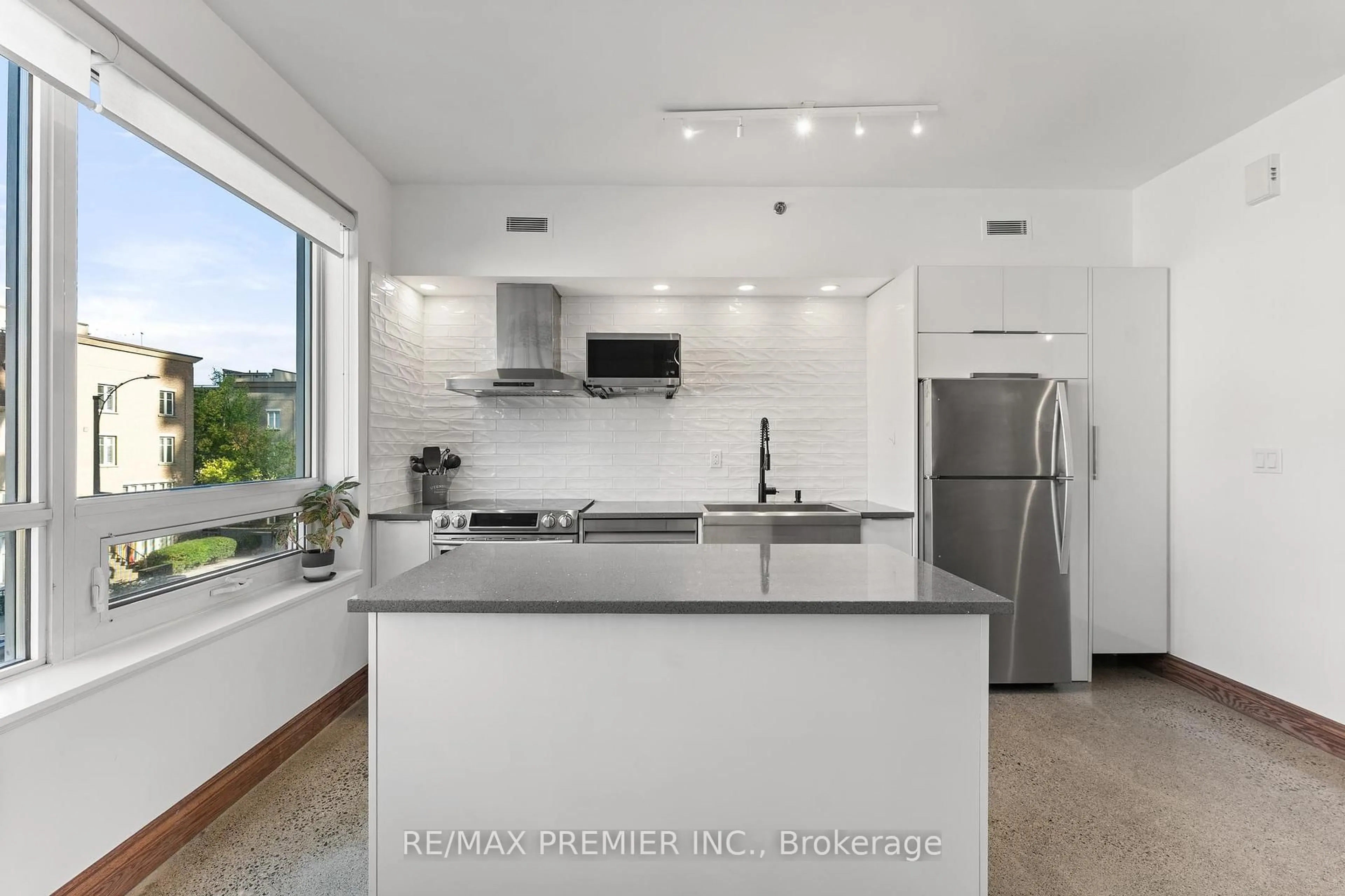 Standard kitchen, unknown for 57 East Liberty St #TH13, Toronto Ontario M6K 3P5