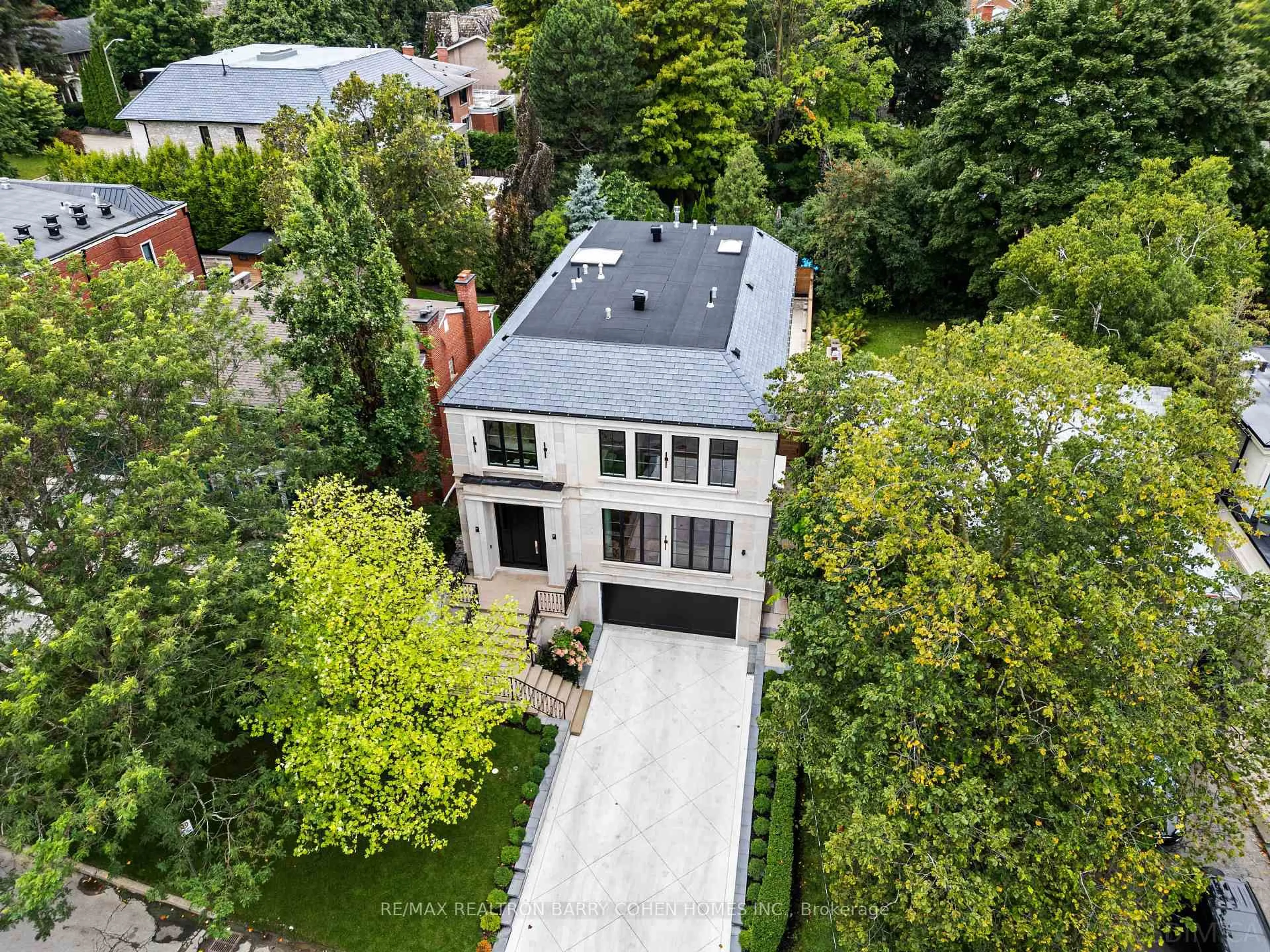 A pic from outside/outdoor area/front of a property/back of a property/a pic from drone, street for 50 Daneswood Rd, Toronto Ontario M4N 3J9