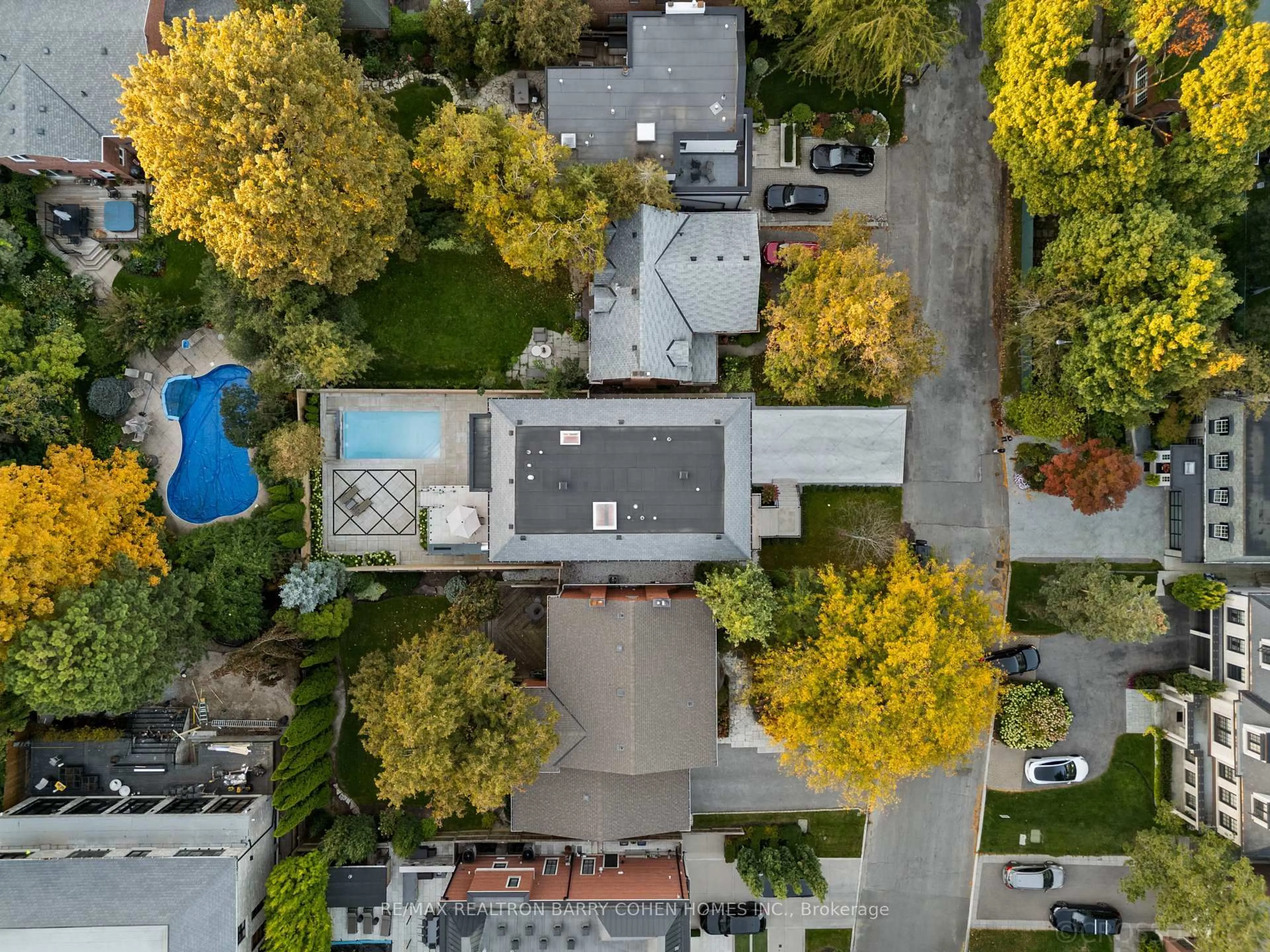 A pic from outside/outdoor area/front of a property/back of a property/a pic from drone, street for 50 Daneswood Rd, Toronto Ontario M4N 3J9