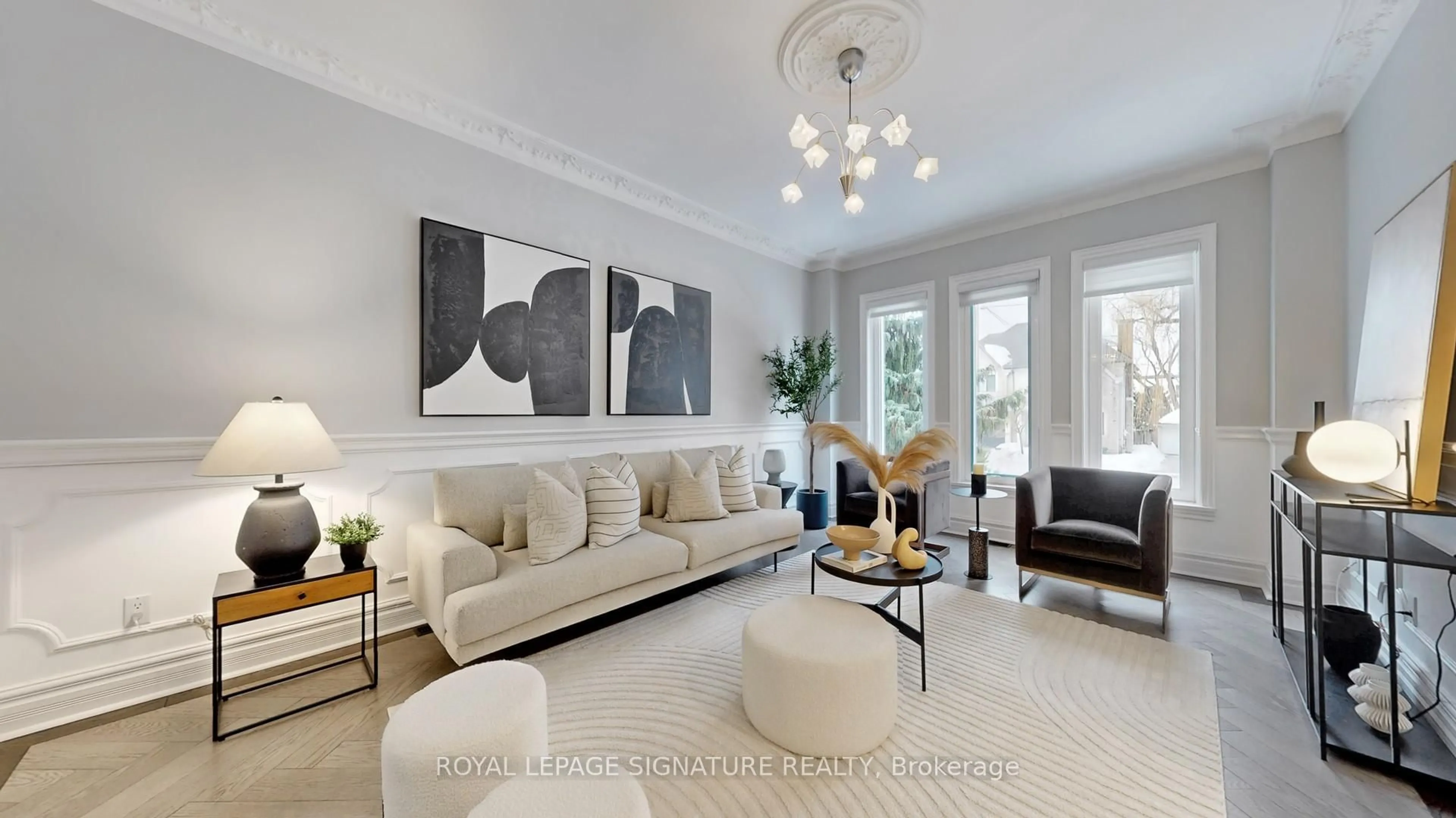 Living room with furniture, unknown for 346 Elmwood Ave, Toronto Ontario M2N 3N3