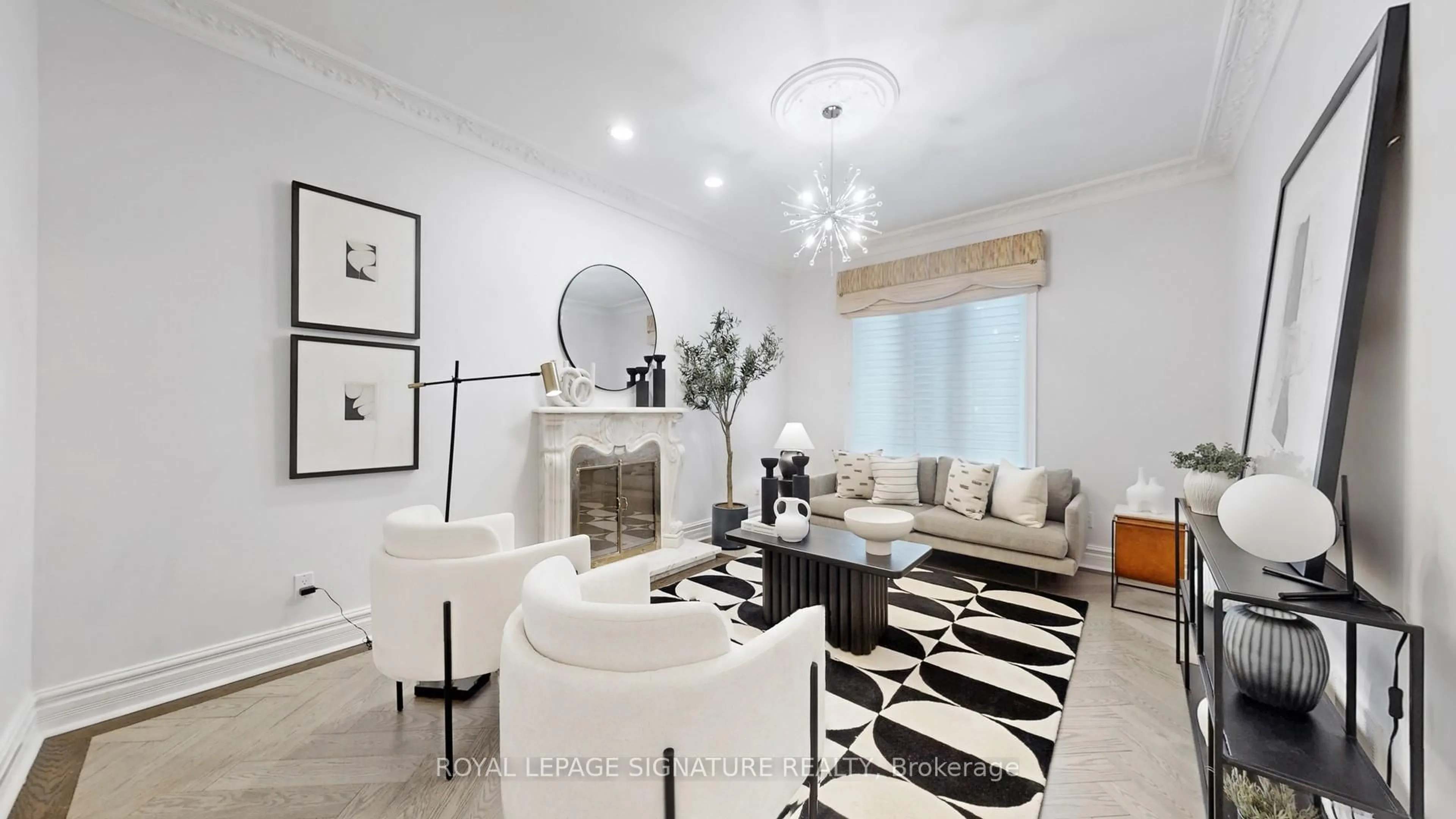 Living room with furniture, unknown for 346 Elmwood Ave, Toronto Ontario M2N 3N3