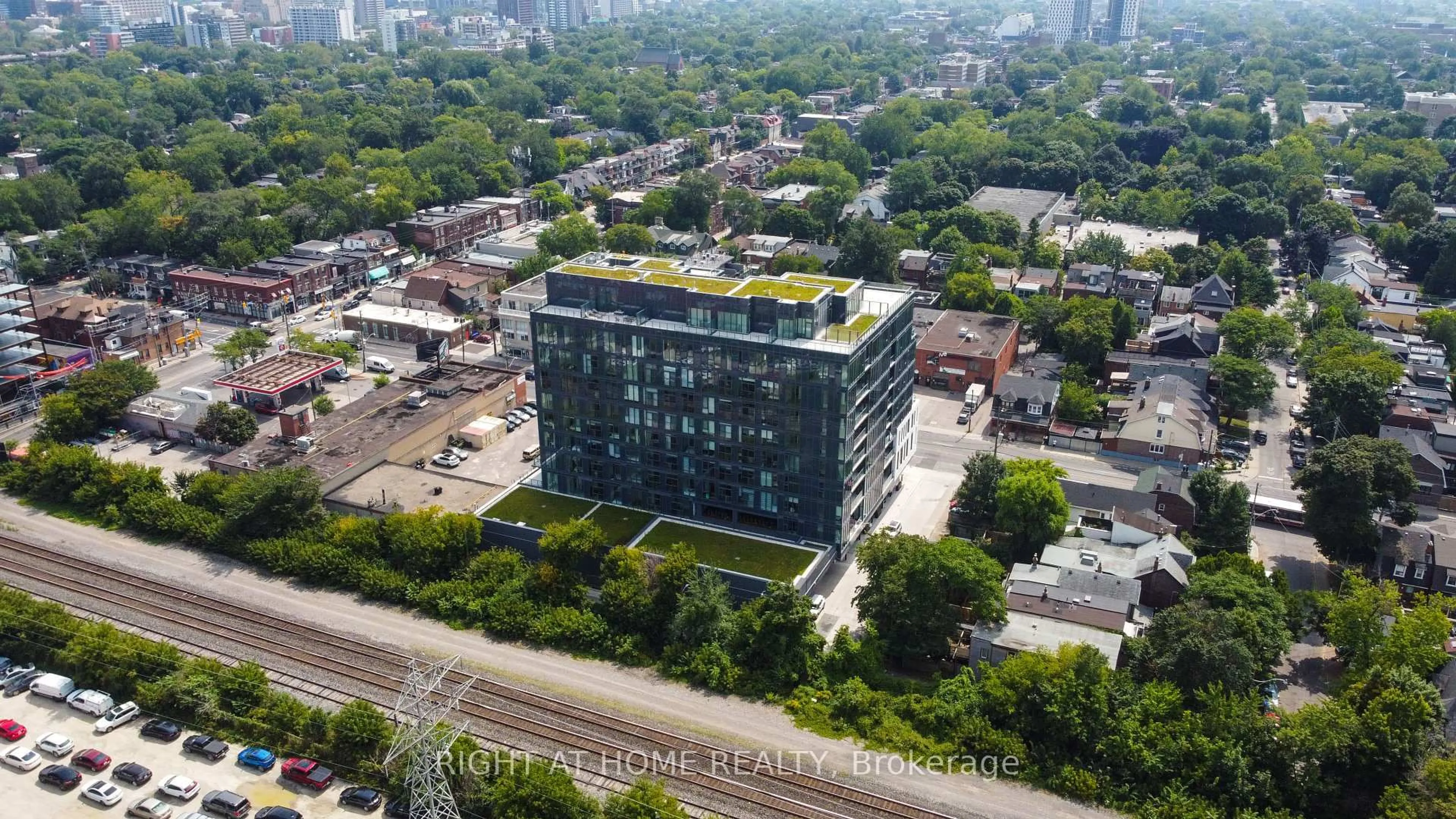 A pic from outside/outdoor area/front of a property/back of a property/a pic from drone, city buildings view from balcony for 500 Dupont St #419, Toronto Ontario M6G 0B8