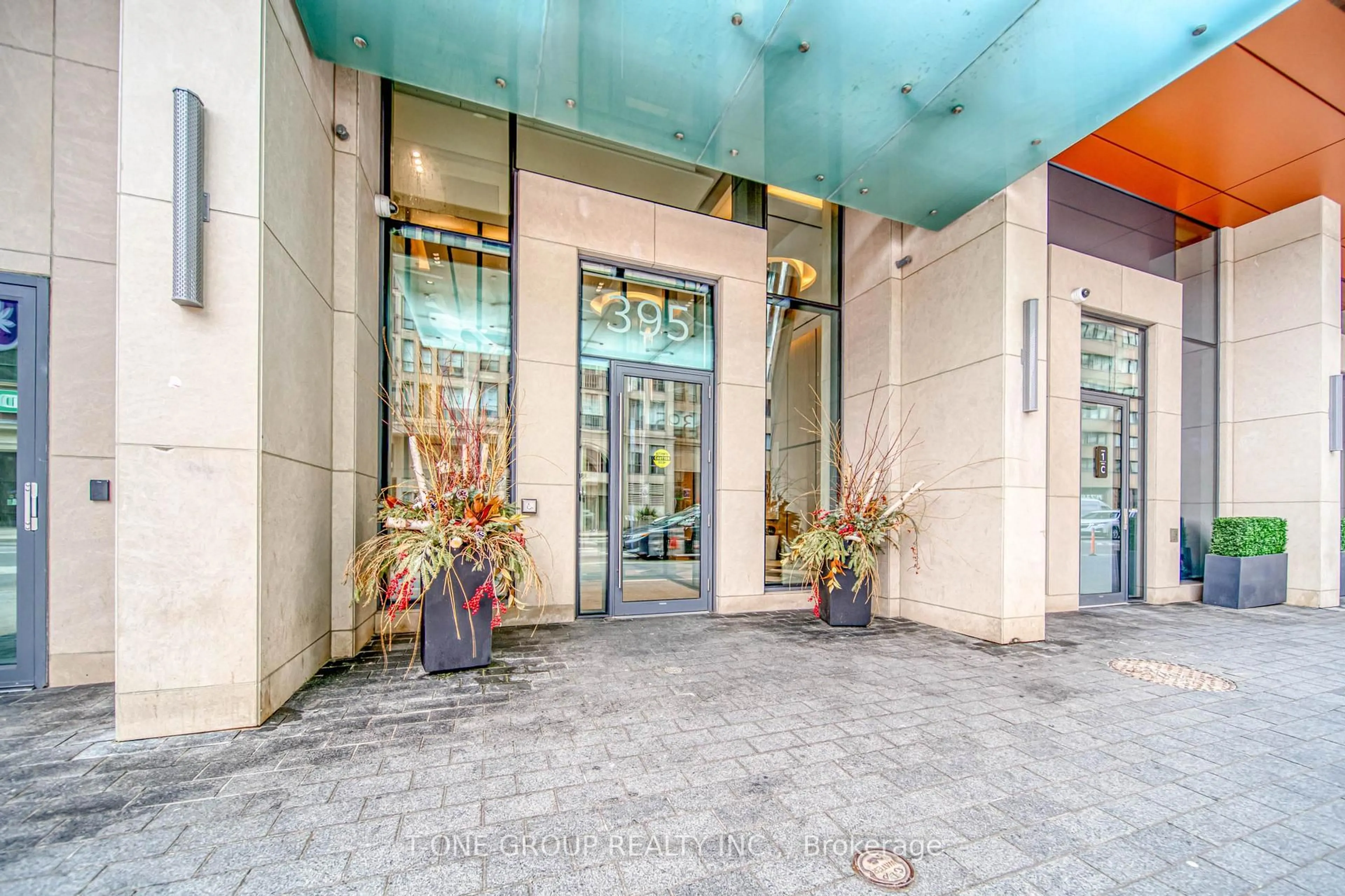 Indoor foyer for 395 Bloor St #3407, Toronto Ontario M4W 0B4