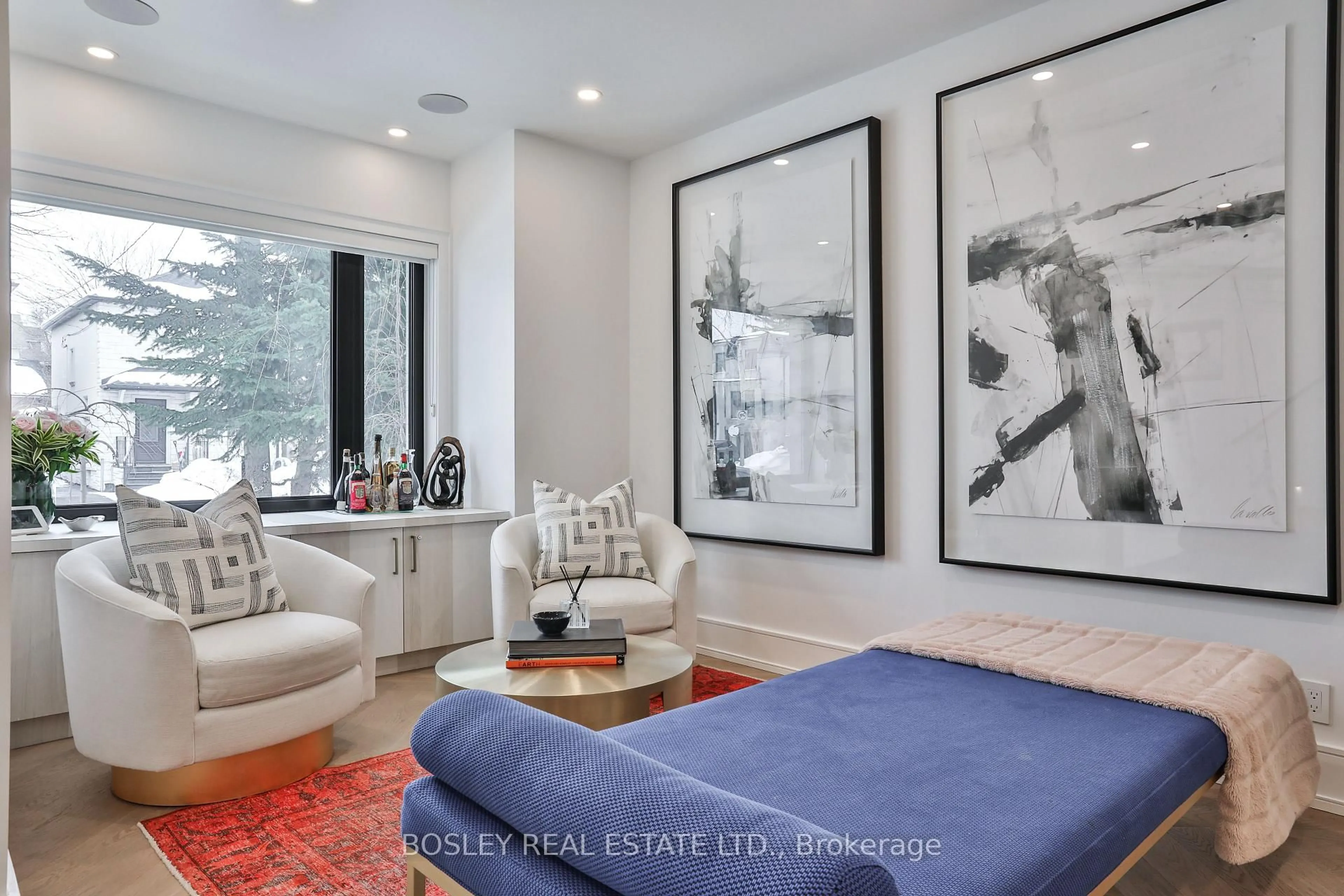 Living room with furniture, unknown for 553 Davisville Ave, Toronto Ontario M4S 1J2