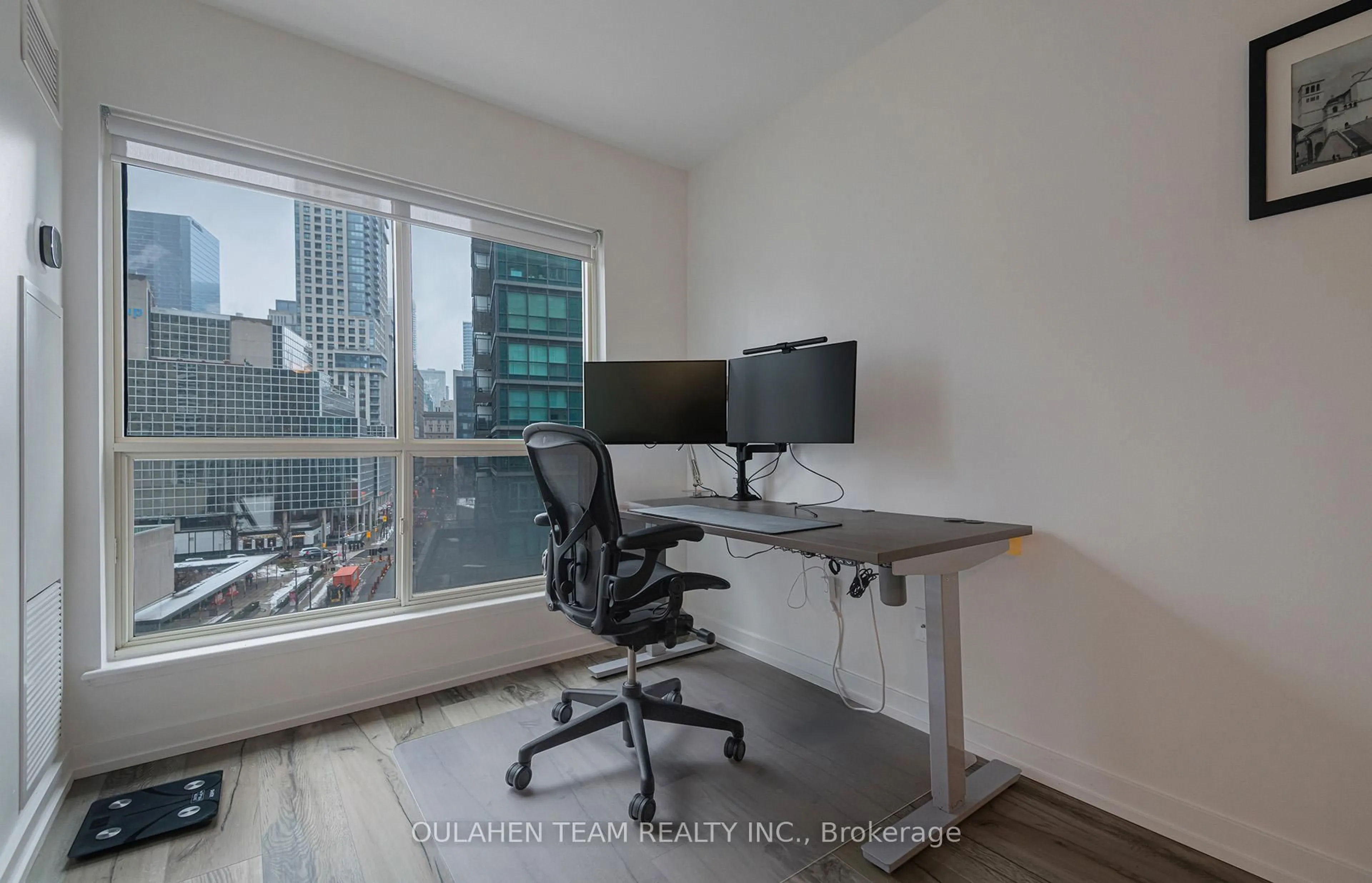 A pic of a room for 25 The Esplanade #811, Toronto Ontario M5E 1W5