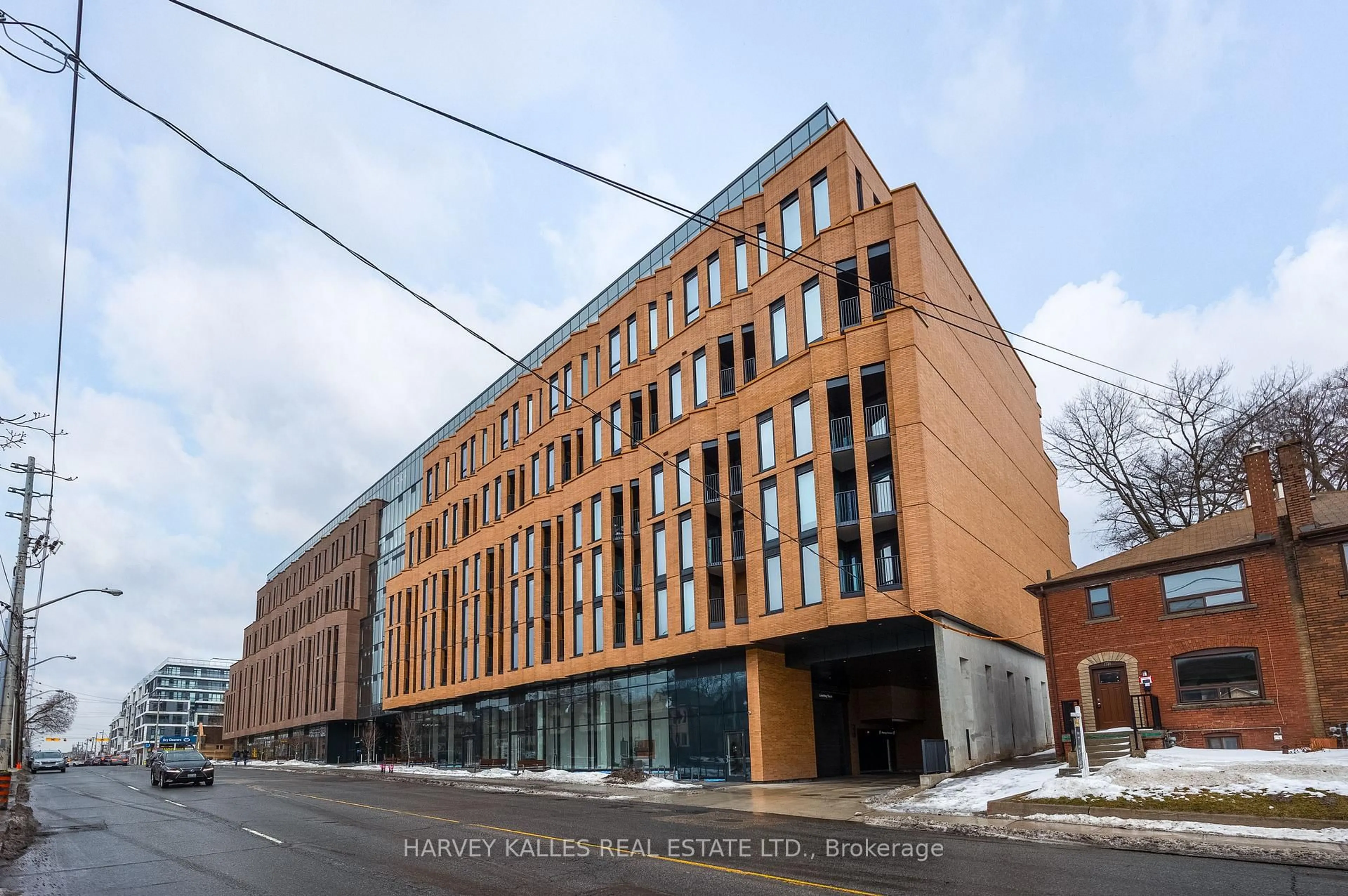 Indoor foyer for 1720 Bayview Ave #407, Toronto Ontario M4G 3C4