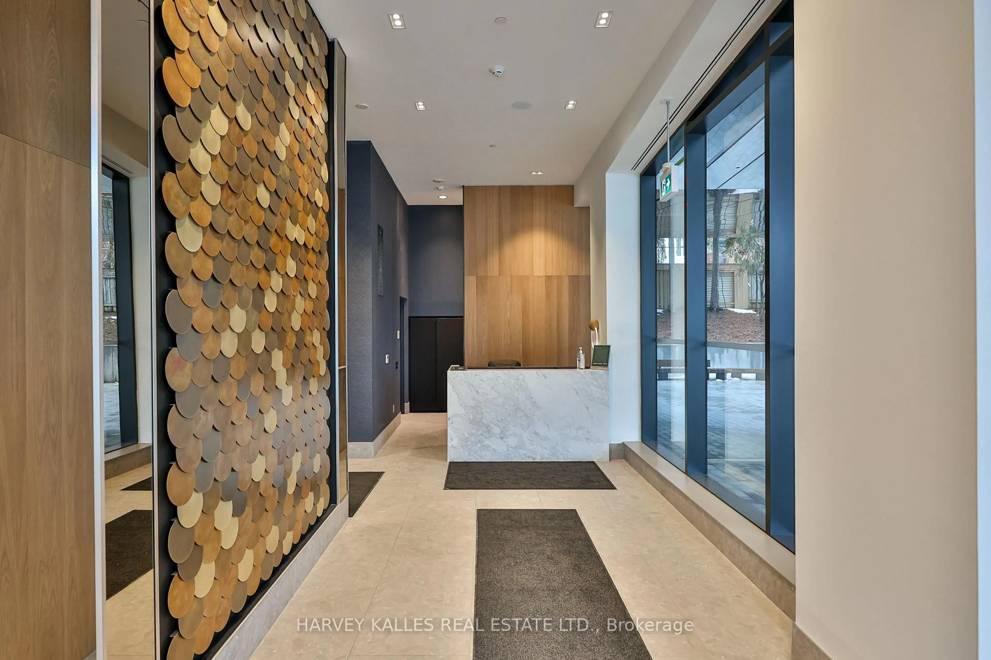 Indoor foyer for 1720 Bayview Ave #407, Toronto Ontario M4G 3C4