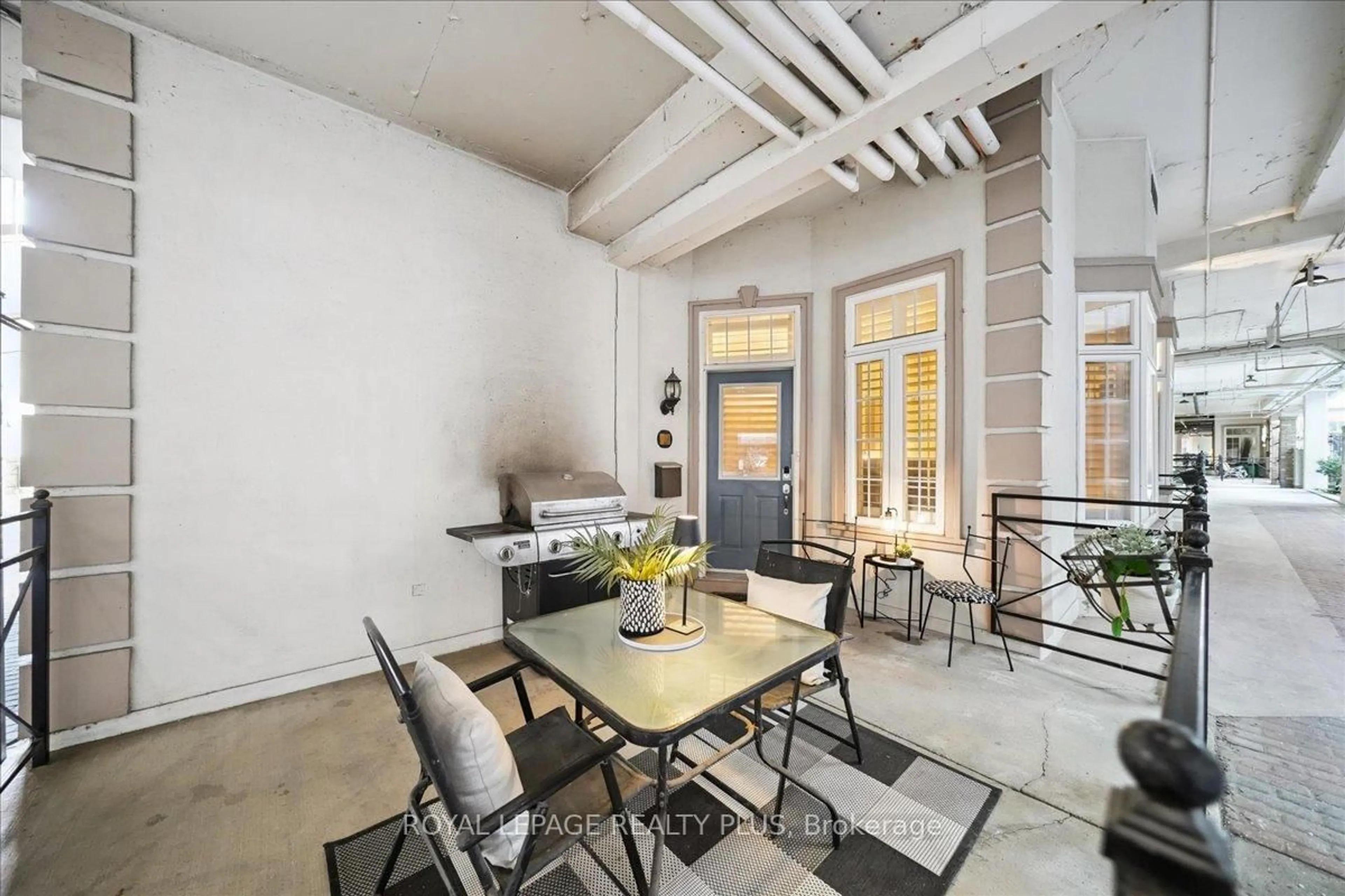 Unknown for 71 McCaul St #121, Toronto Ontario M5T 2X1