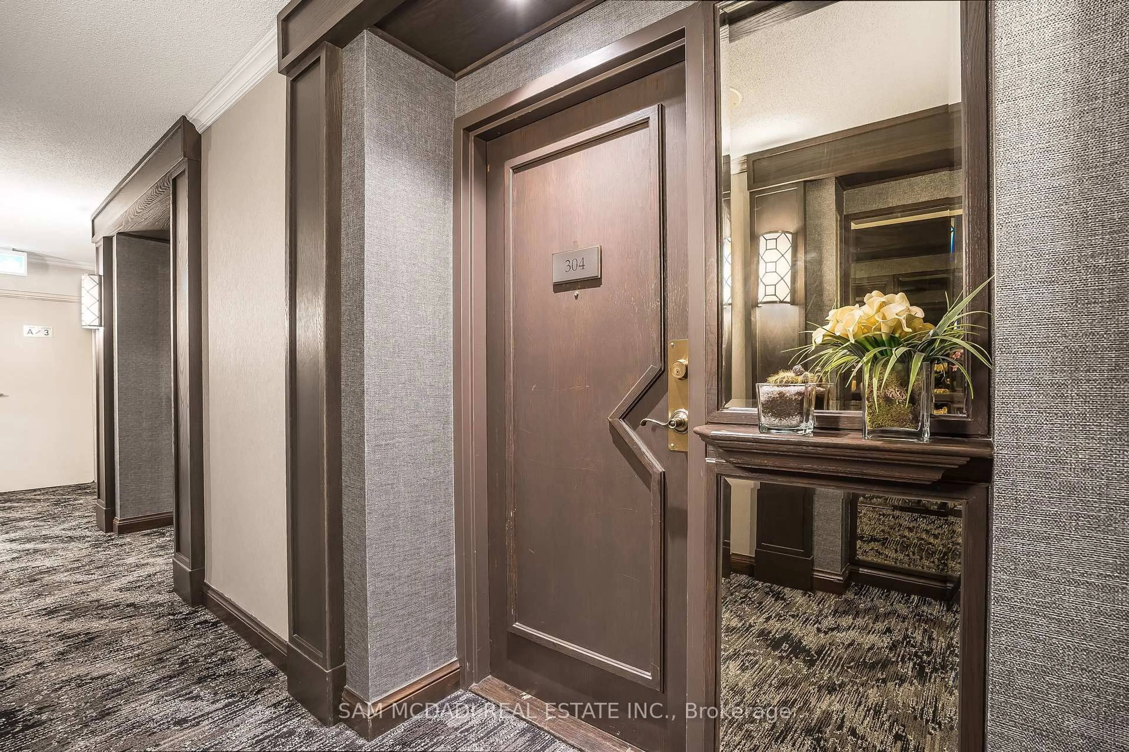 Indoor foyer for 5444 Yonge St #304, Toronto Ontario M2N 6J4