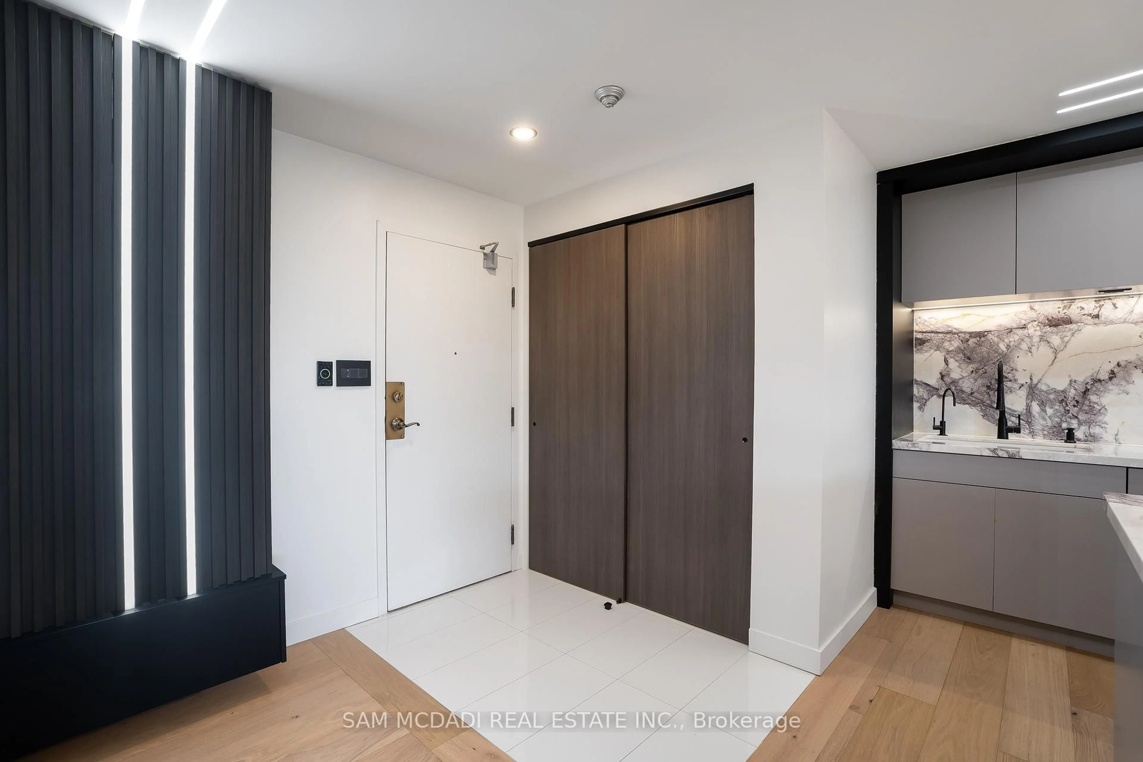 Indoor entryway for 5444 Yonge St #304, Toronto Ontario M2N 6J4