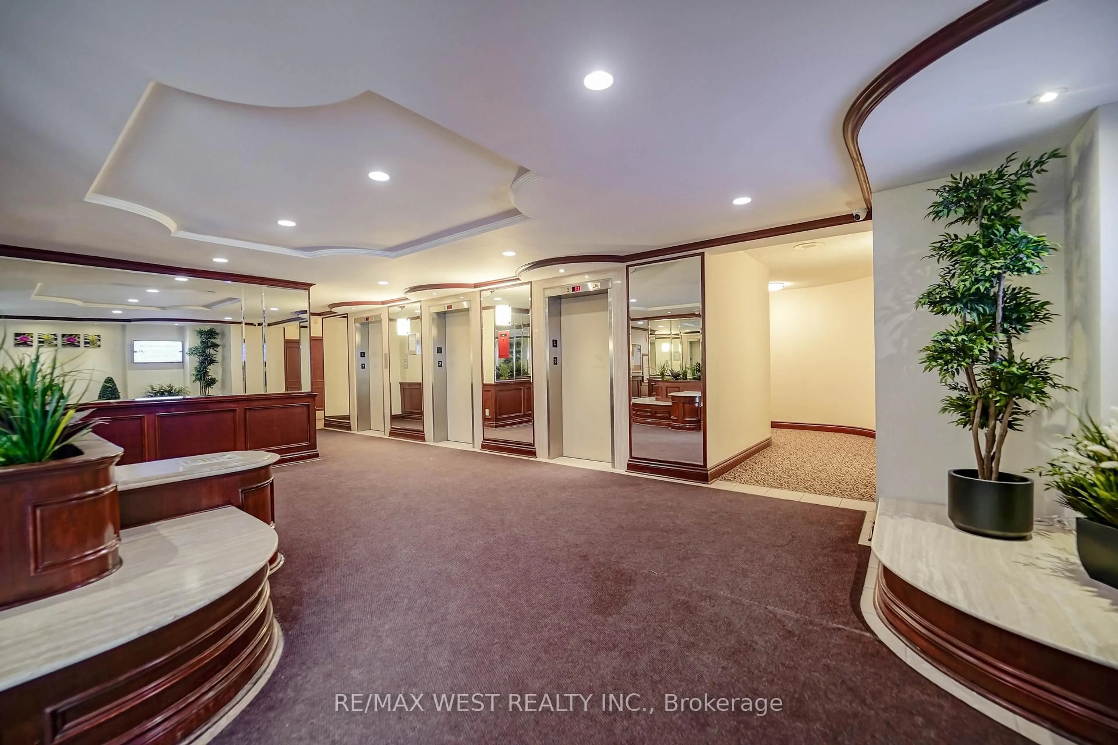 Indoor foyer for 10 Muirhead Rd #909, Toronto Ontario M2J 4P9