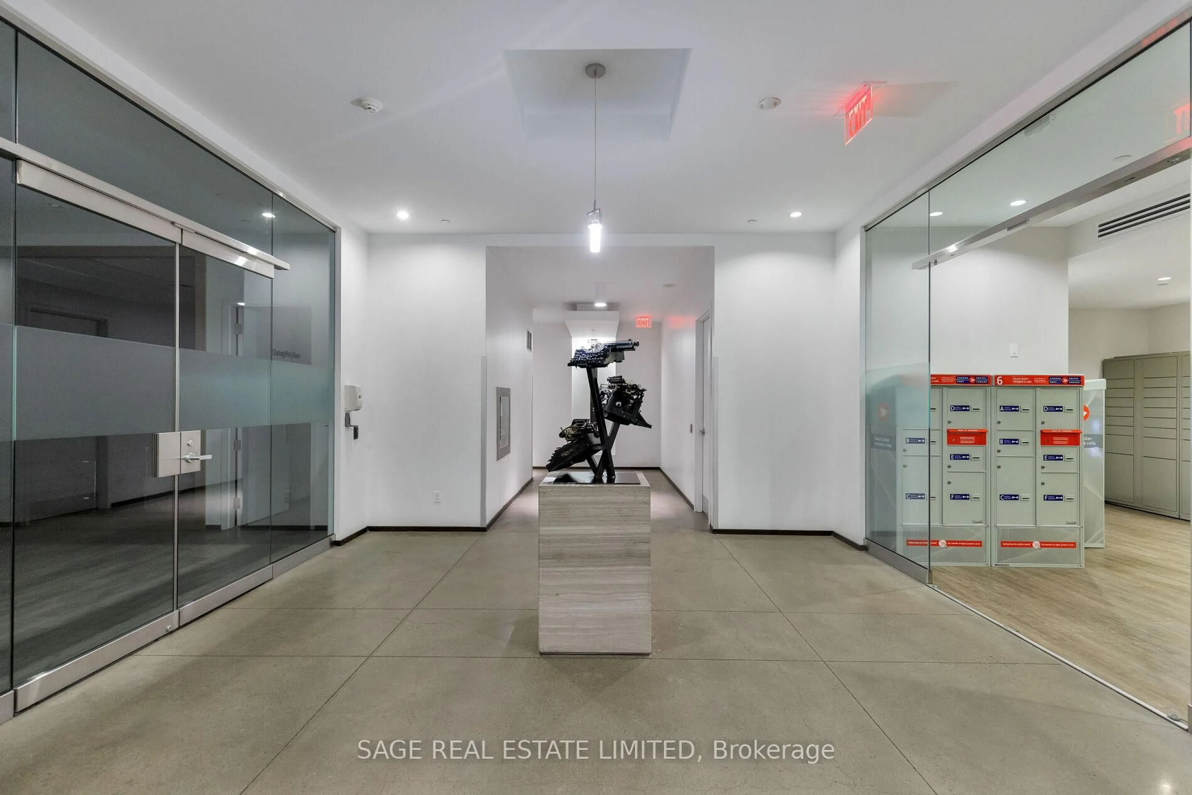 Indoor foyer for 1030 King St #613, Toronto Ontario M6K 3N3