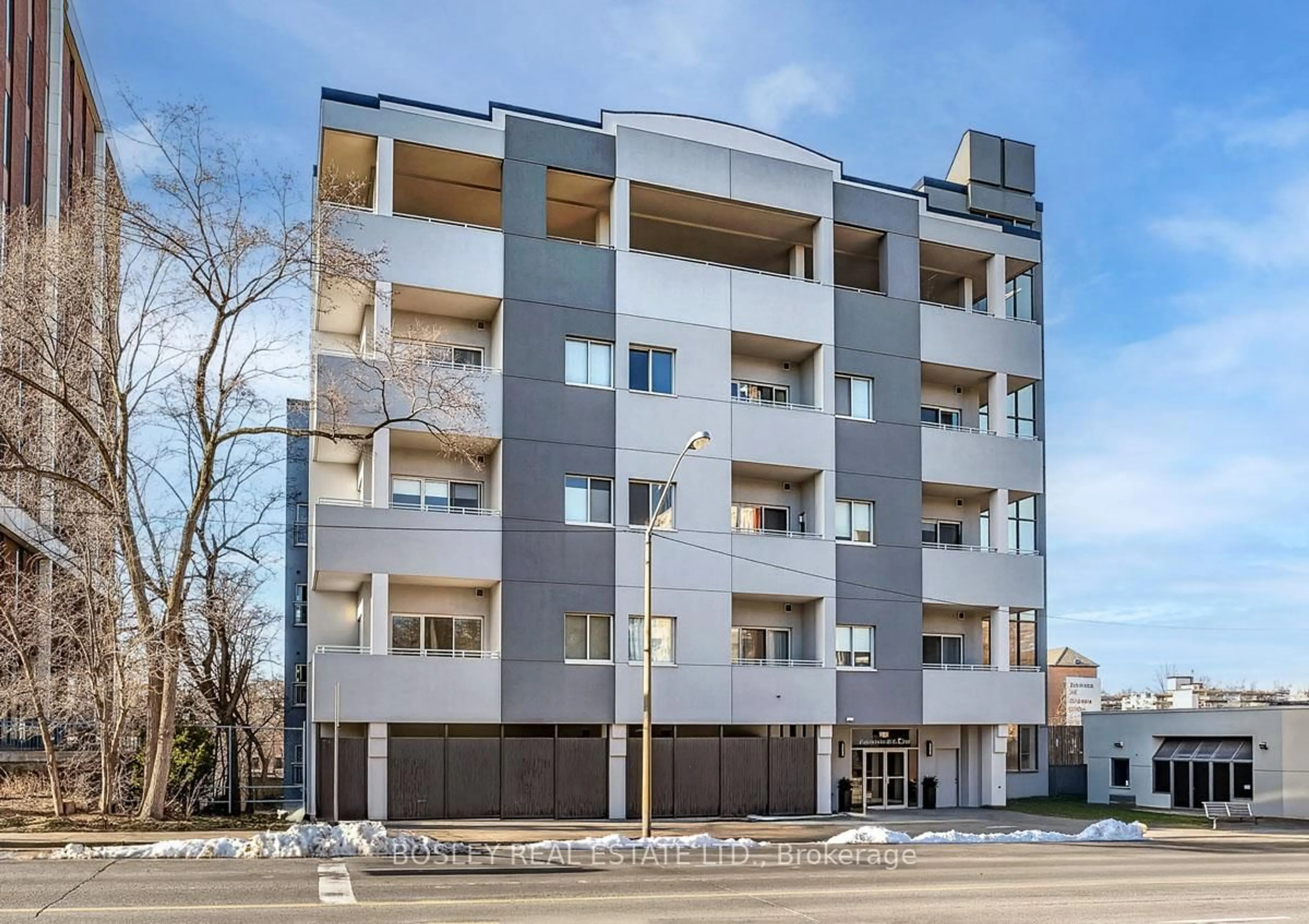 Balcony in the apartment, building for 600 Eglinton Ave #110, Toronto Ontario M4P 1P3
