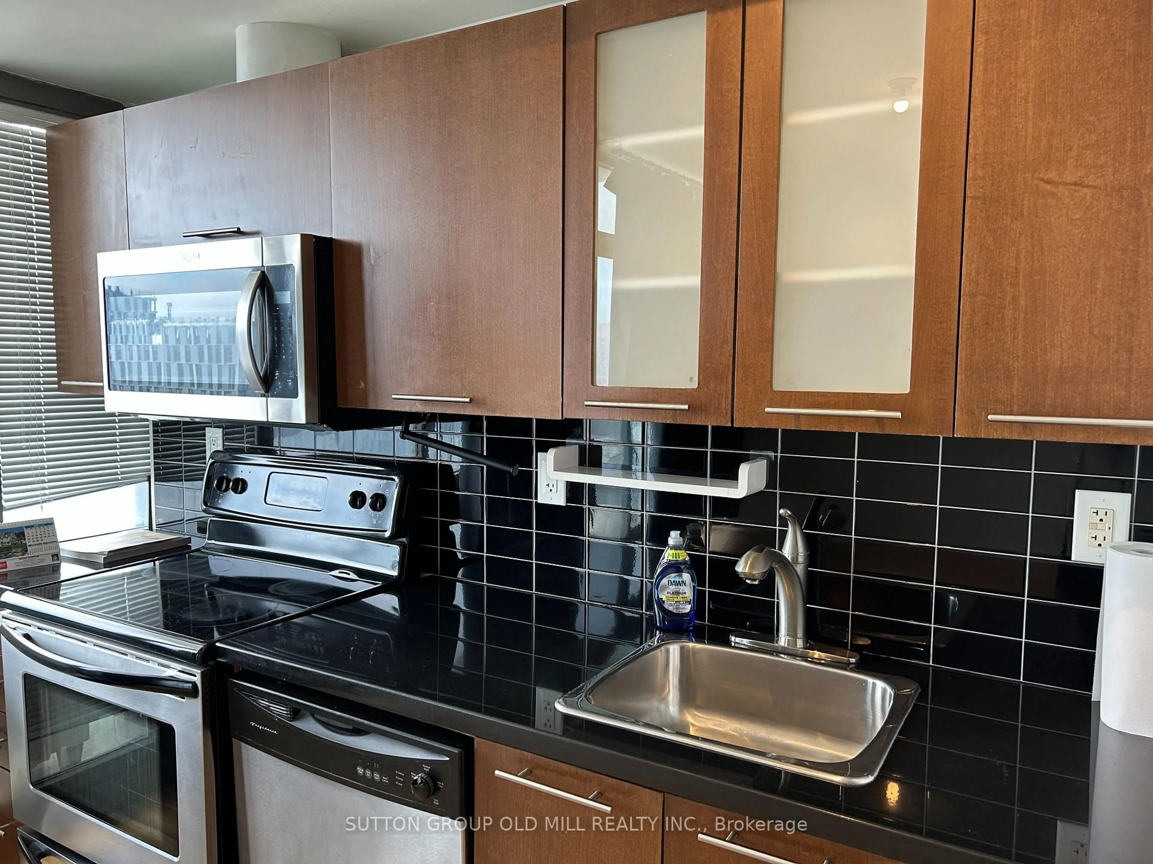 Standard kitchen, unknown for 33 Mill St #1103, Toronto Ontario M5A 3R3