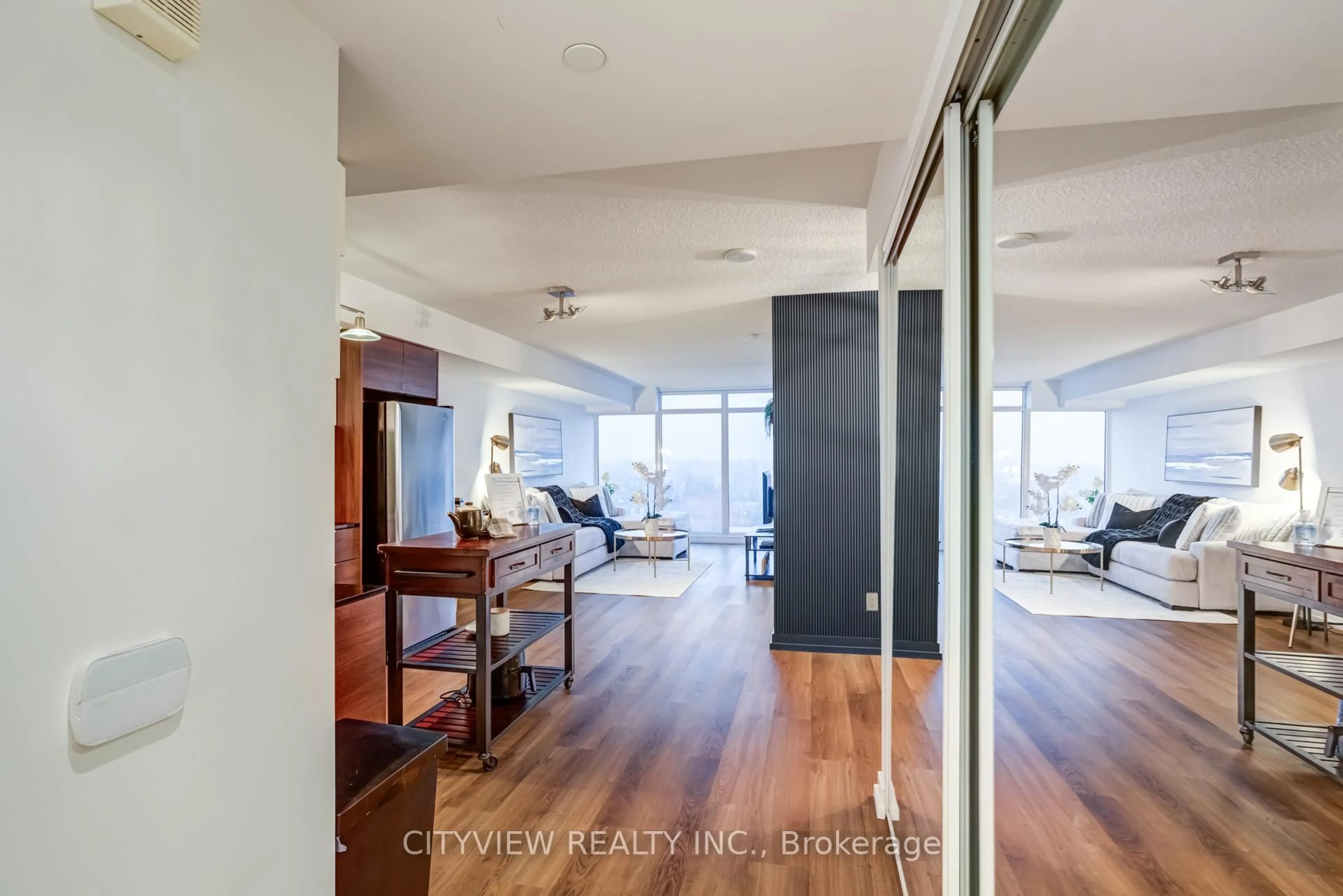 Indoor foyer for 72 Esther Shiner Blvd #1009, Toronto Ontario M2K 0C4