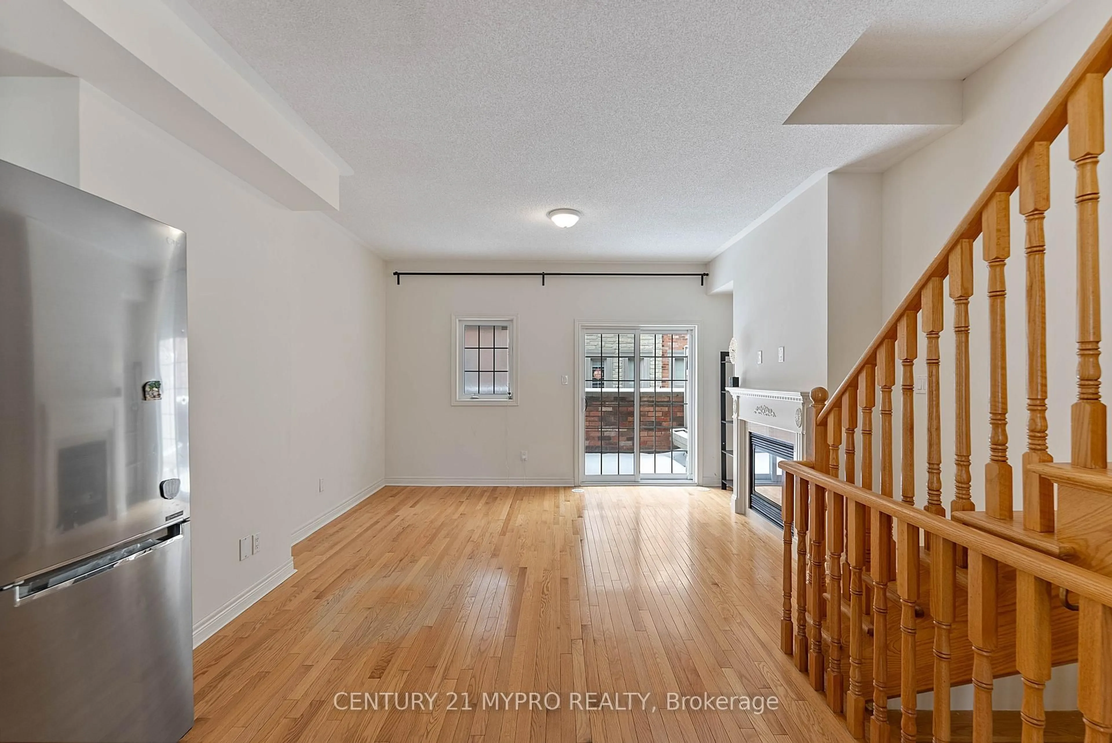 Indoor entryway for 175B Finch Ave, Toronto Ontario M2N 4R8