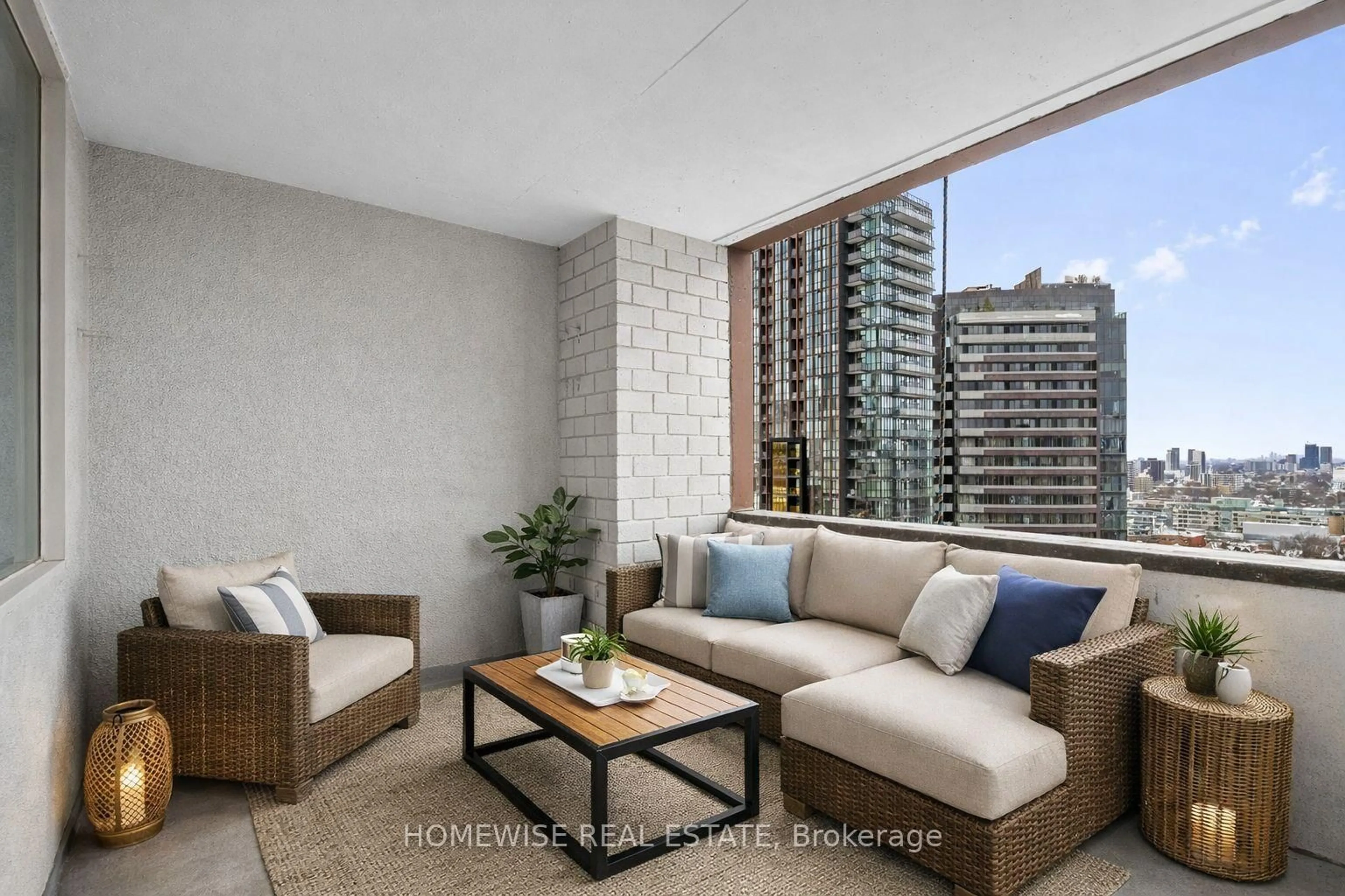 Balcony in the apartment, water/lake/river/ocean view for 914 Yonge St #1807, Toronto Ontario M4W 3C8