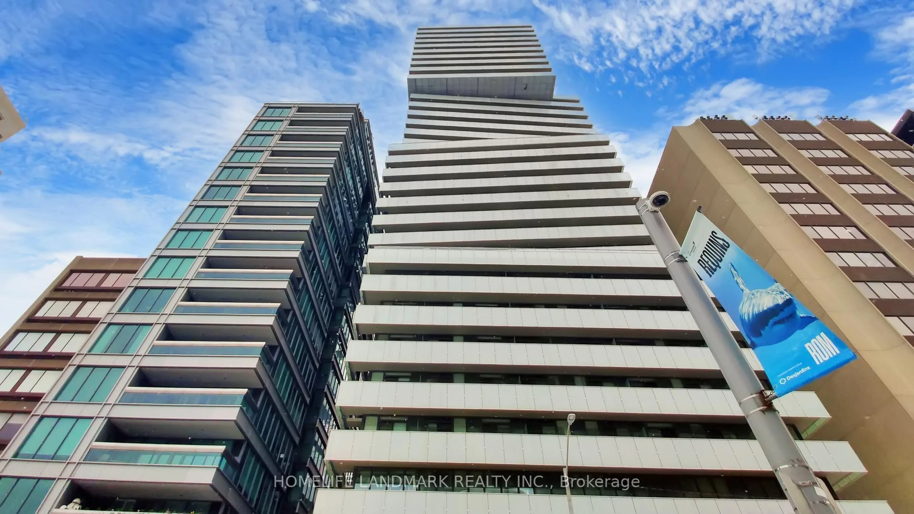 Indoor foyer for 200 Bloor St #2305, Toronto Ontario M5S 0B1