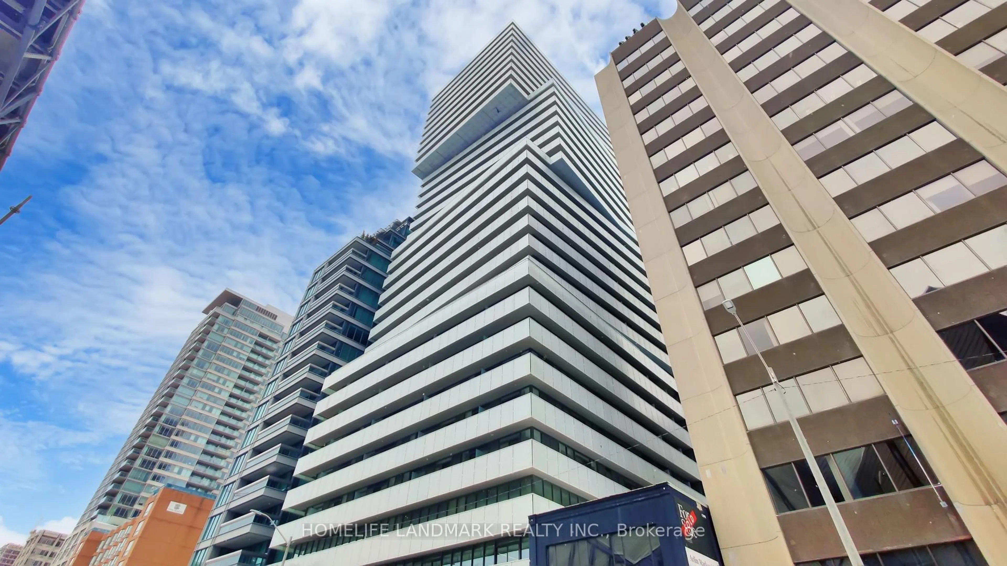 Indoor foyer for 200 Bloor St #2305, Toronto Ontario M5S 0B1