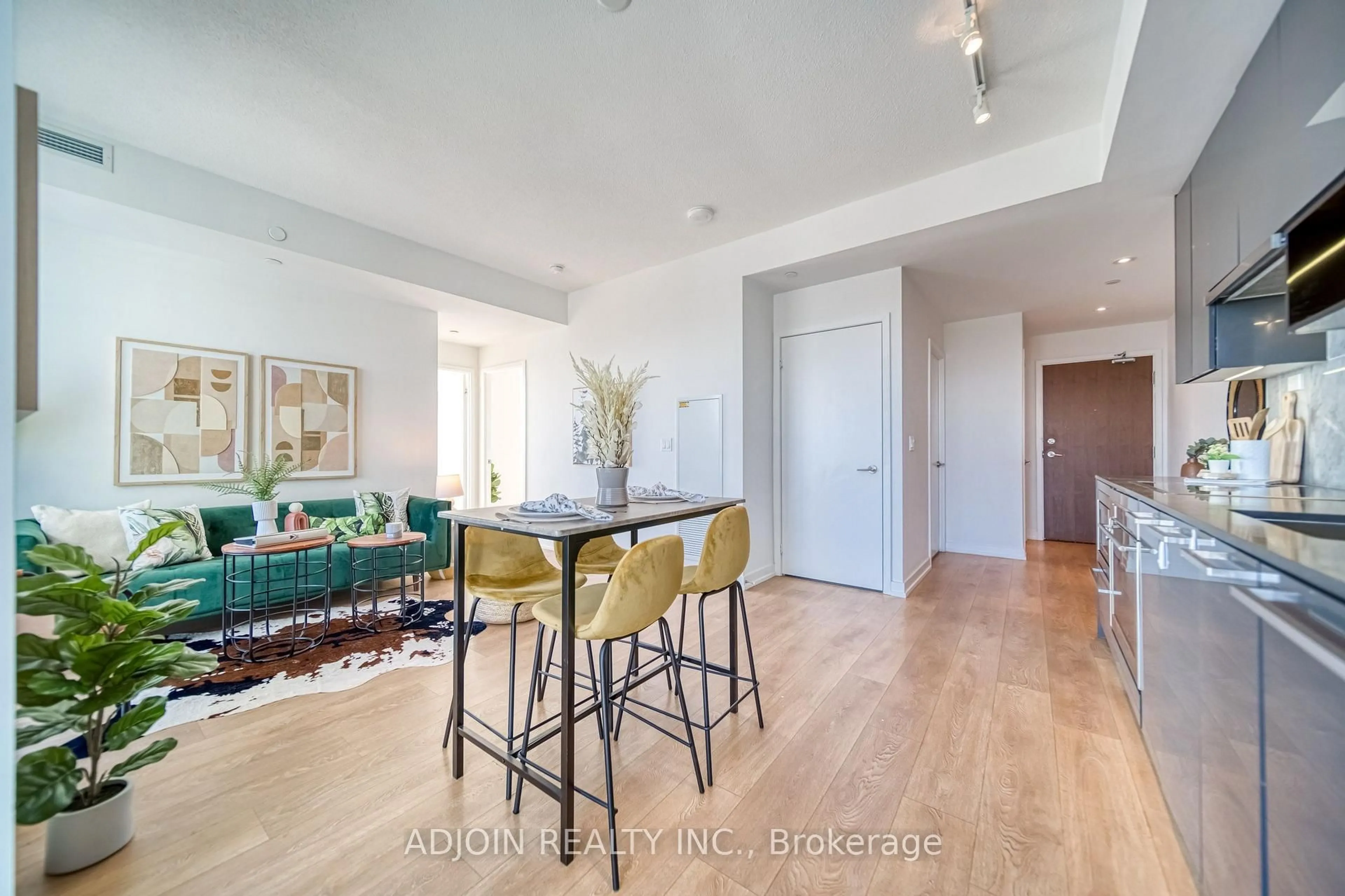 Living room with furniture, unknown for 115 Mcmahon Dr #3110, Toronto Ontario M2K 0E3