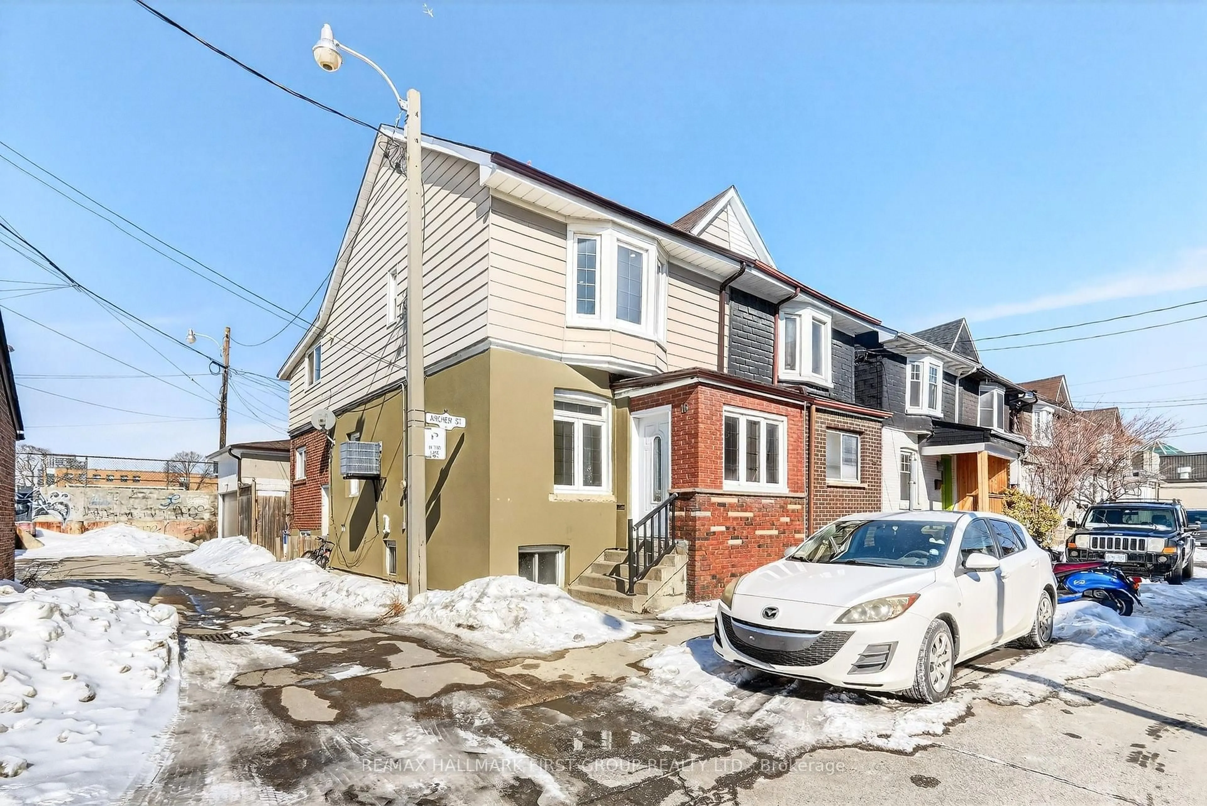 Unknown for 16 Archer St, Toronto Ontario M6H 1J2