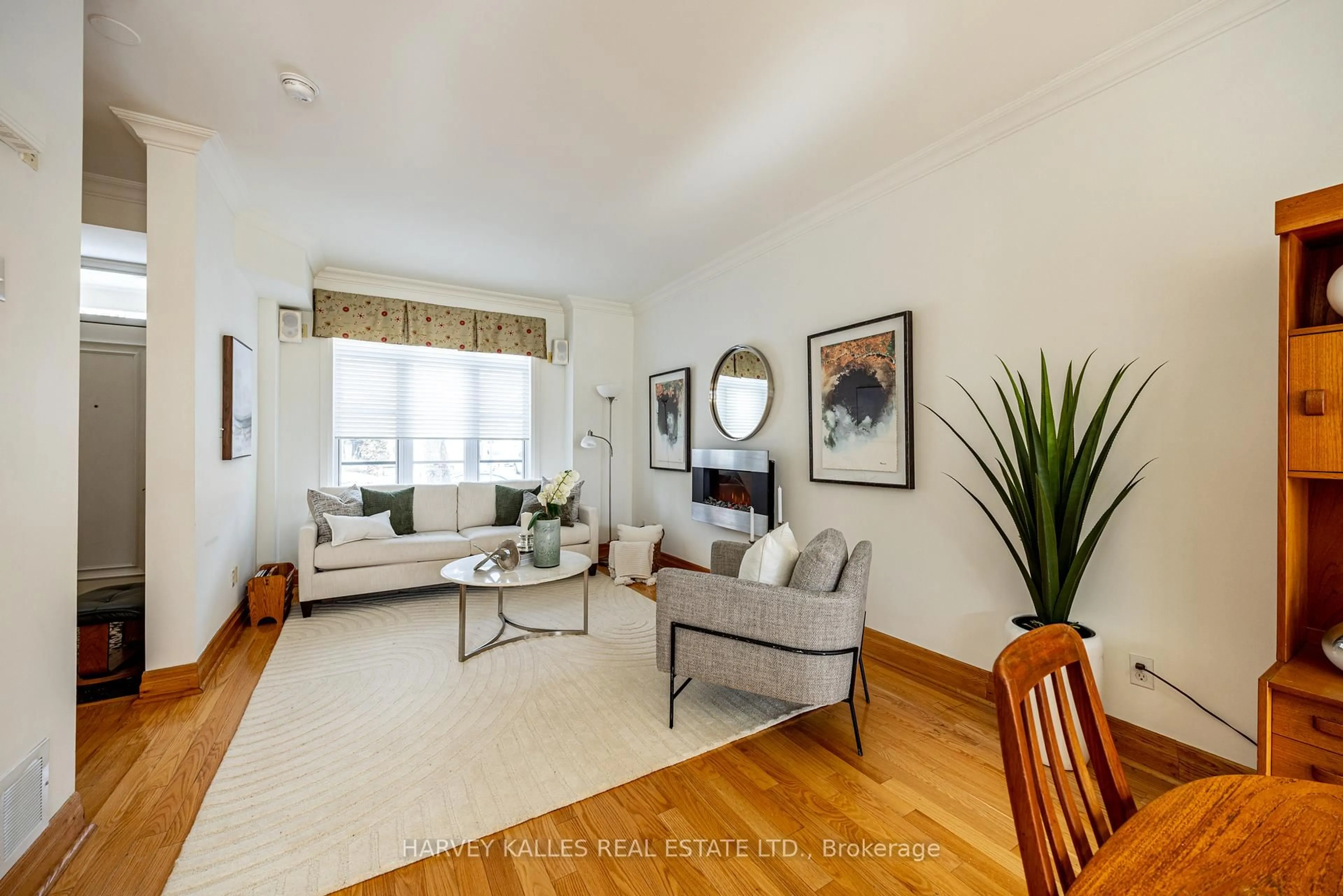 Living room with furniture, unknown for 51 Shaftesbury Ave, Toronto Ontario M4T 3B3