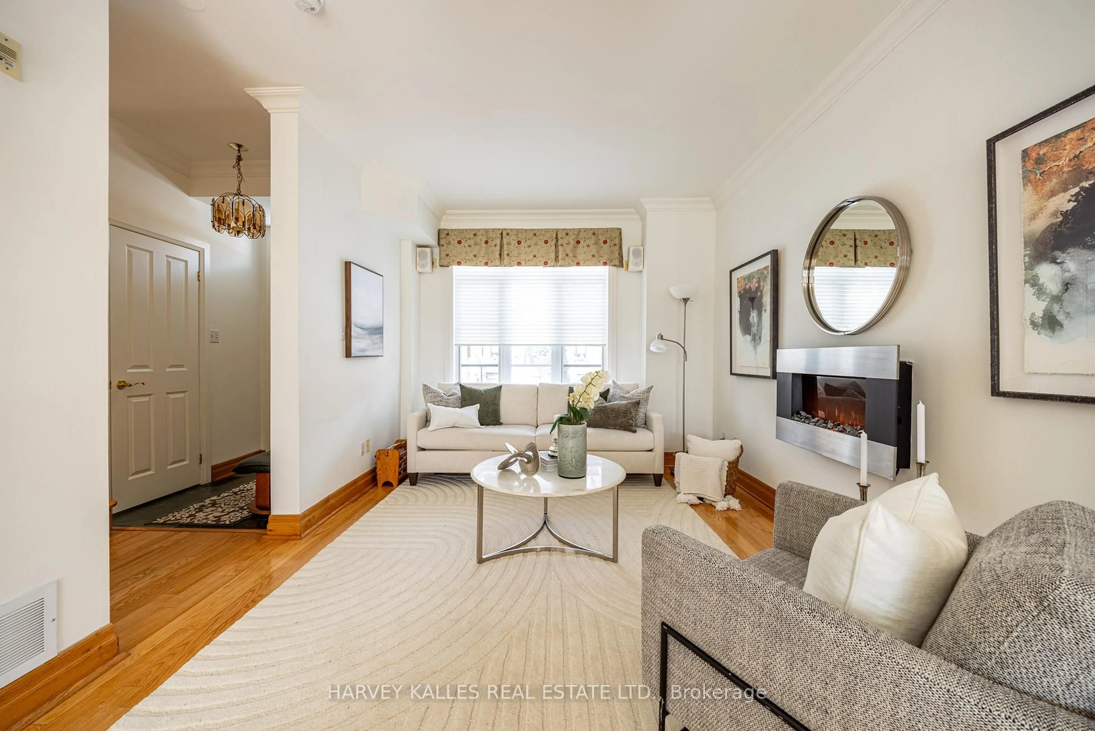 Living room with furniture, unknown for 51 Shaftesbury Ave, Toronto Ontario M4T 3B3