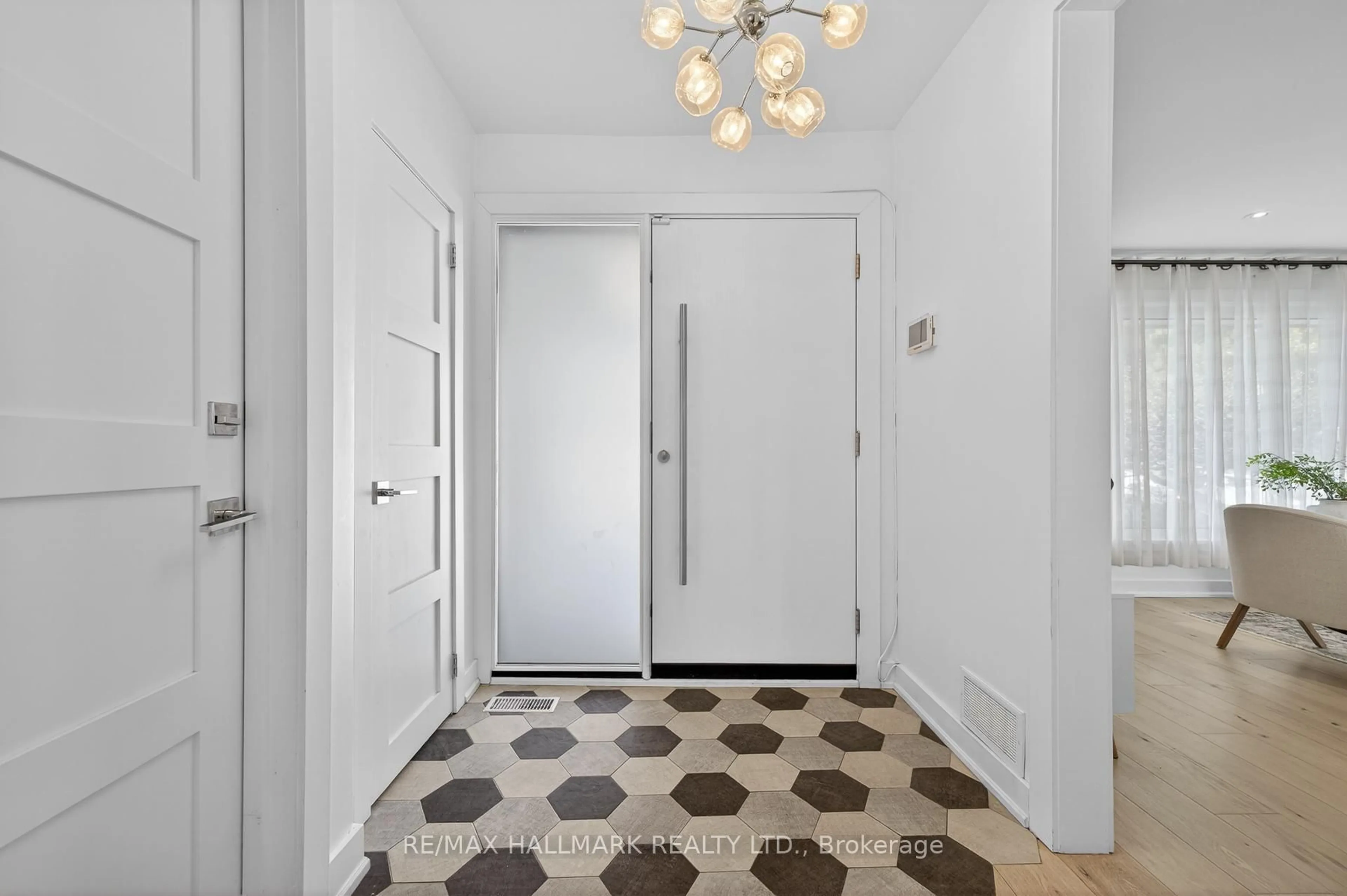 Indoor entryway for 23 Acton Ave, Toronto Ontario M3H 4G6