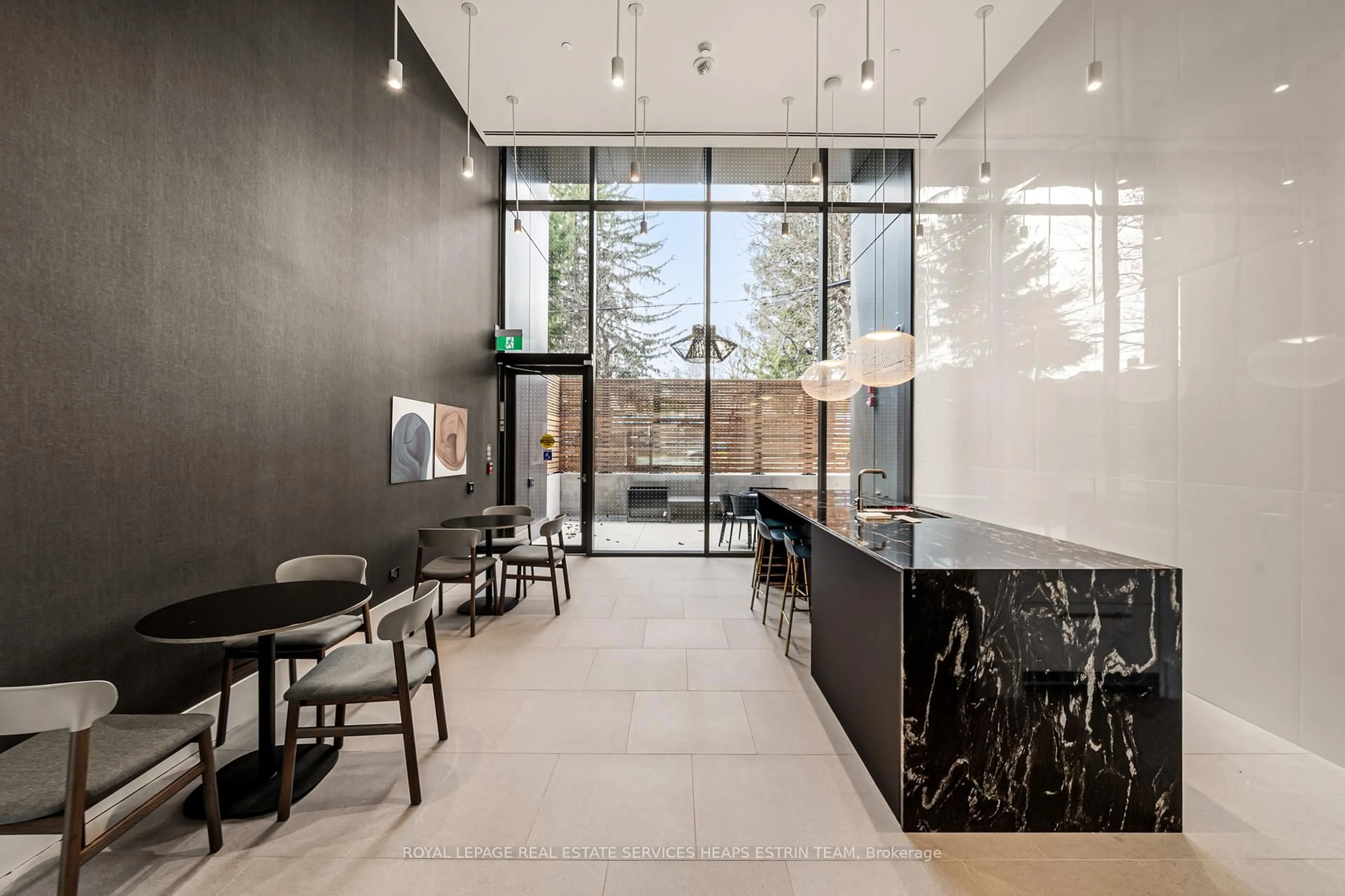 Indoor foyer for 1414 Bayview Ave #601, Toronto Ontario M4G 0E2