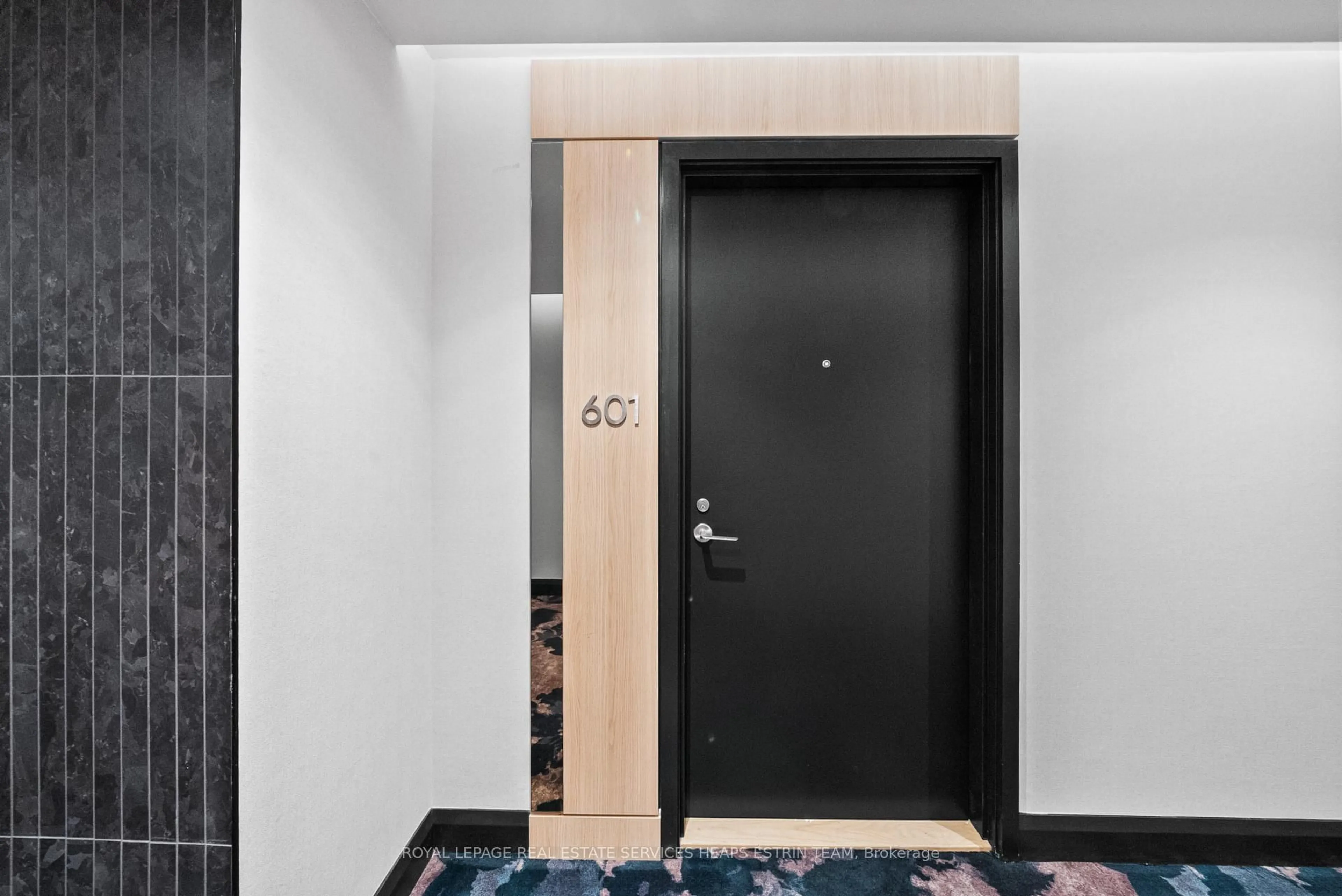 Indoor foyer for 1414 Bayview Ave #601, Toronto Ontario M4G 0E2