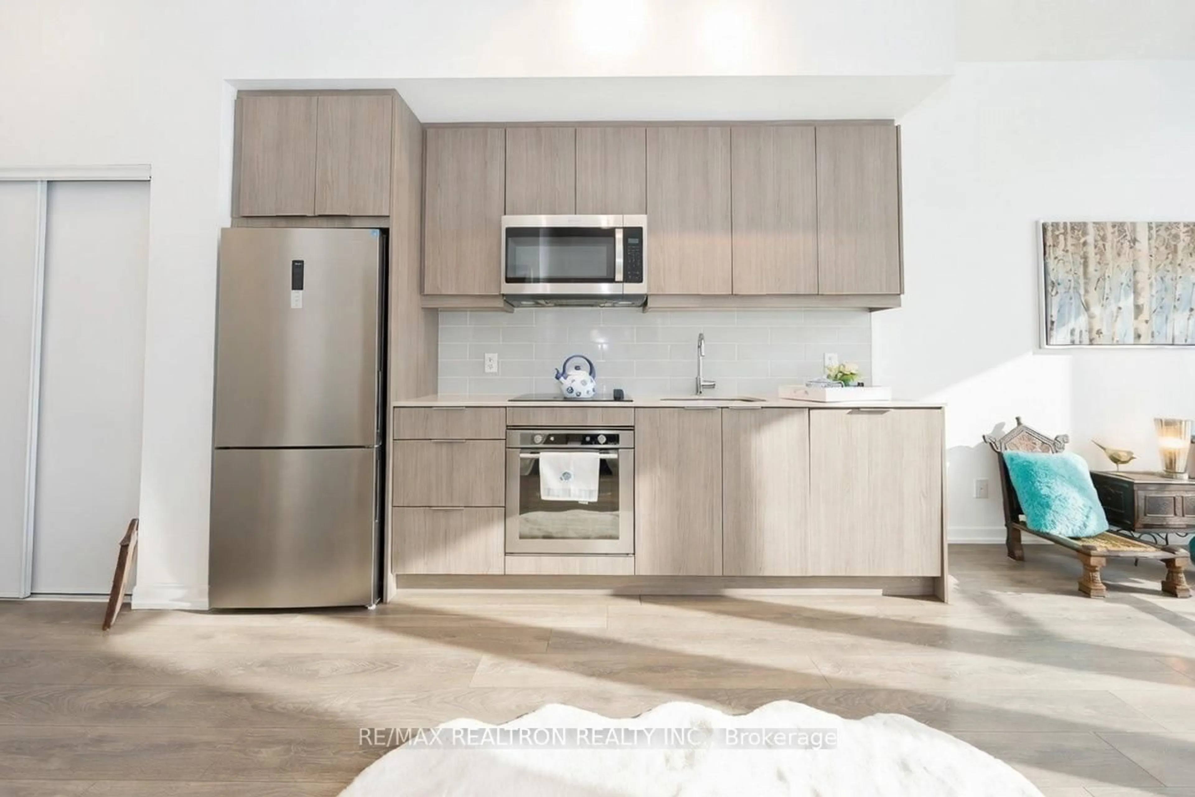 Standard kitchen, wood/laminate floor for 36 Forest Manor Rd #101, Toronto Ontario M2J 1M1