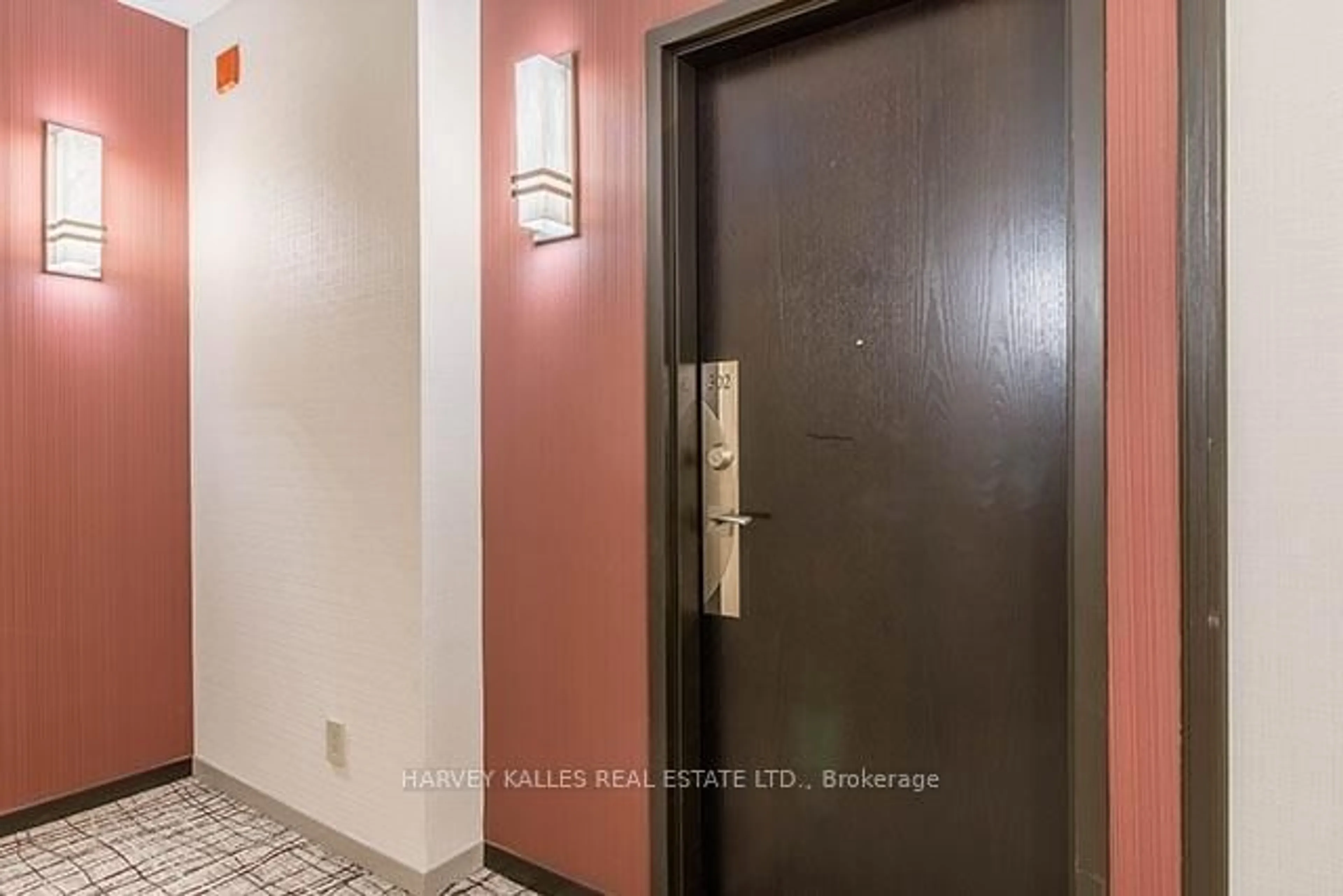 Indoor entryway for 1901 Yonge St #302, Toronto Ontario M4S 1Y6