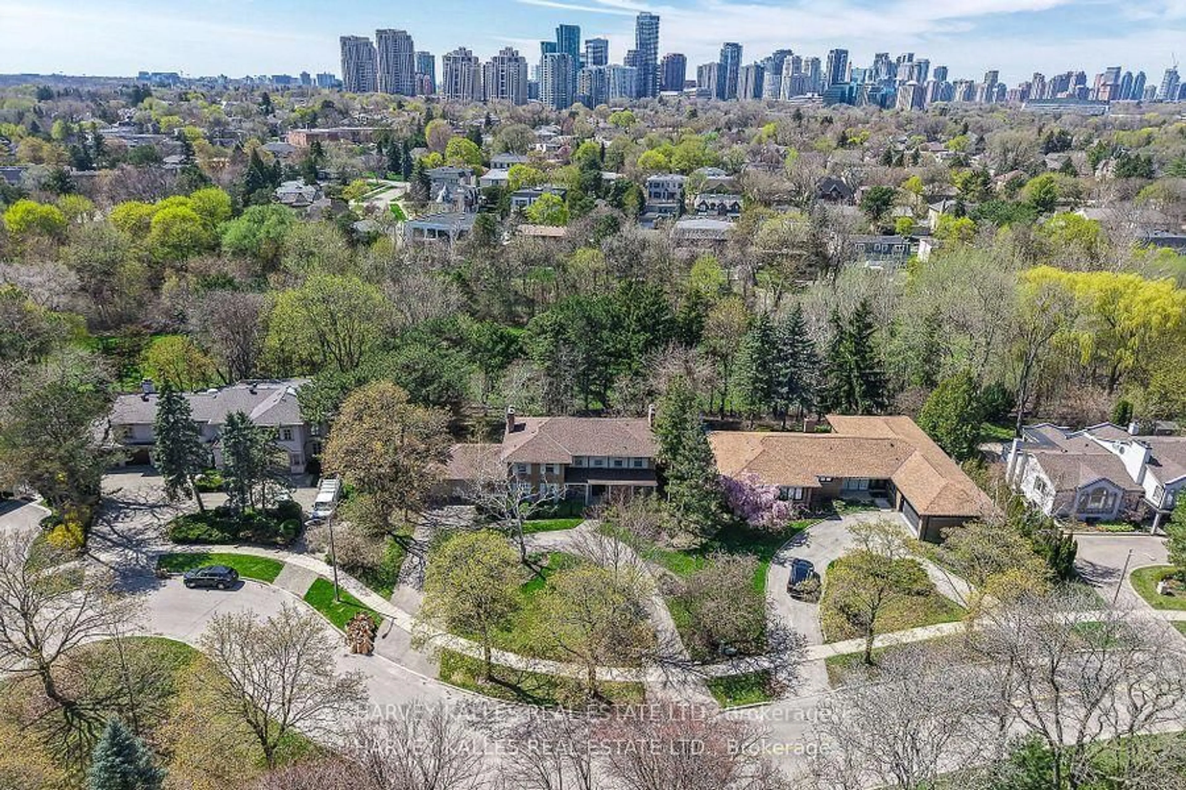 A pic from outside/outdoor area/front of a property/back of a property/a pic from drone, city buildings view from balcony for 38 Fifeshire Rd, Toronto Ontario M2L 2G6