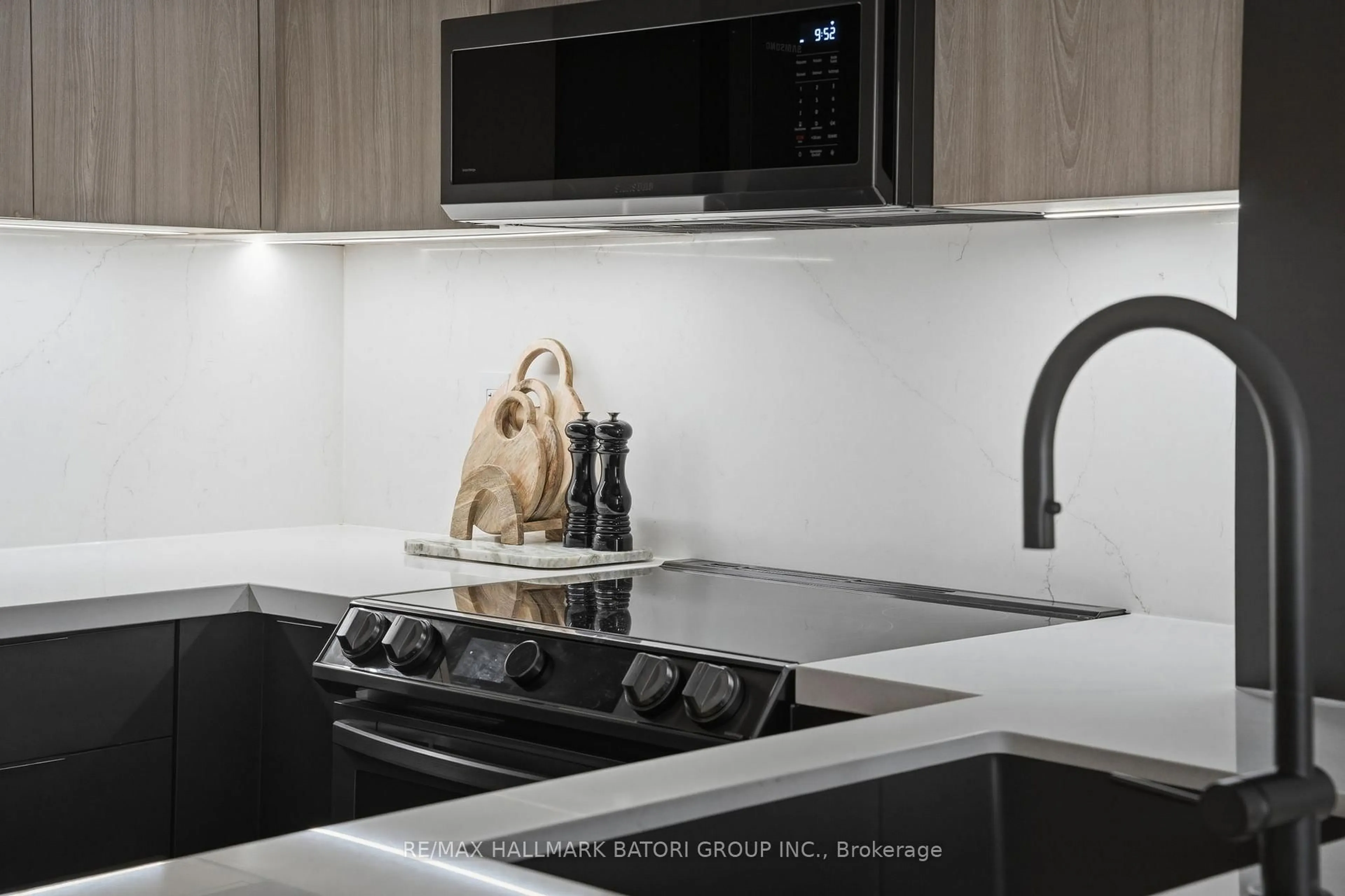 Contemporary kitchen, ceramic/tile floor for 83 Redpath Ave #1009, Toronto Ontario M4S 0A2