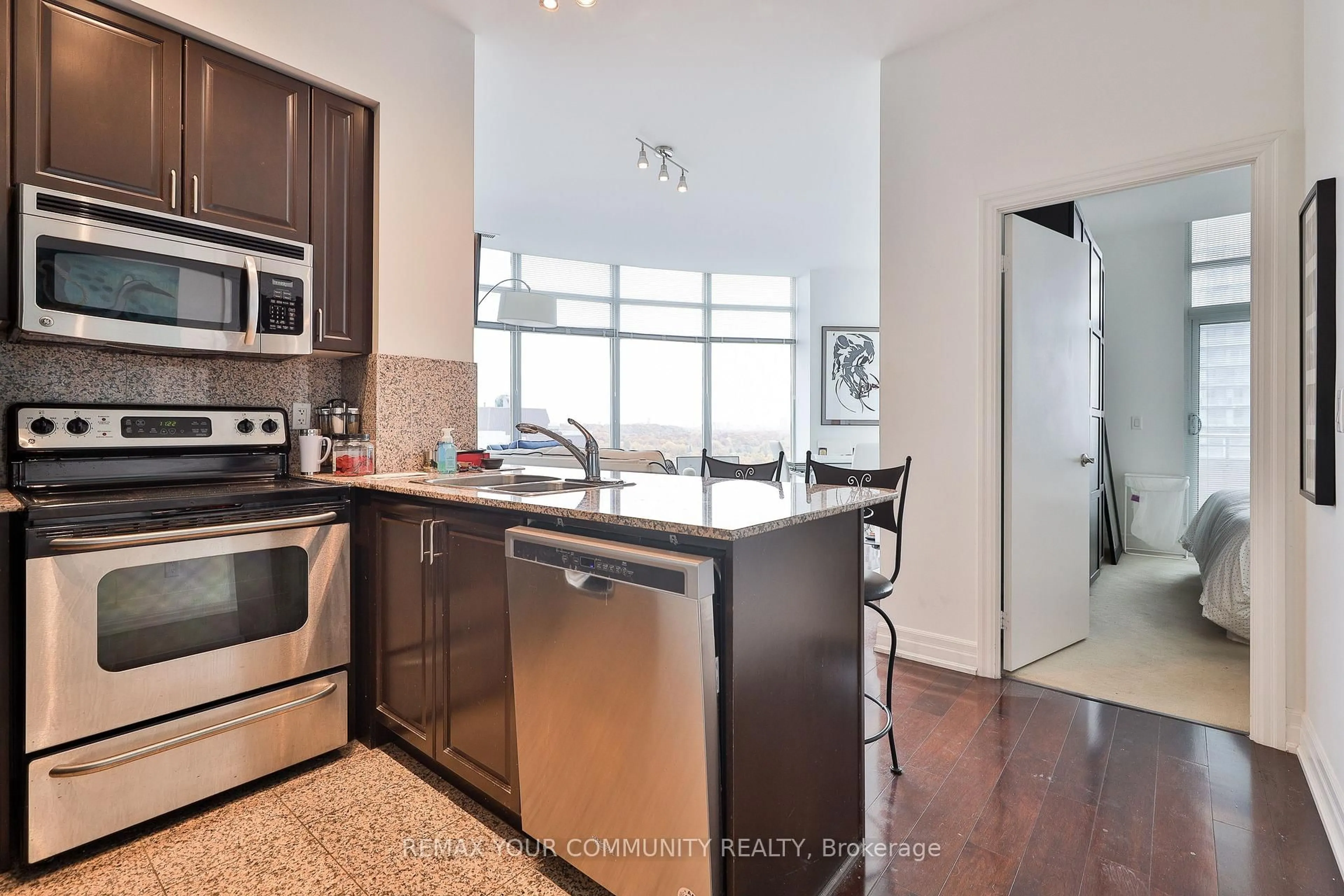 Open concept kitchen, unknown for 8 Scollard St #Ph 201, Toronto Ontario M5R 1E9