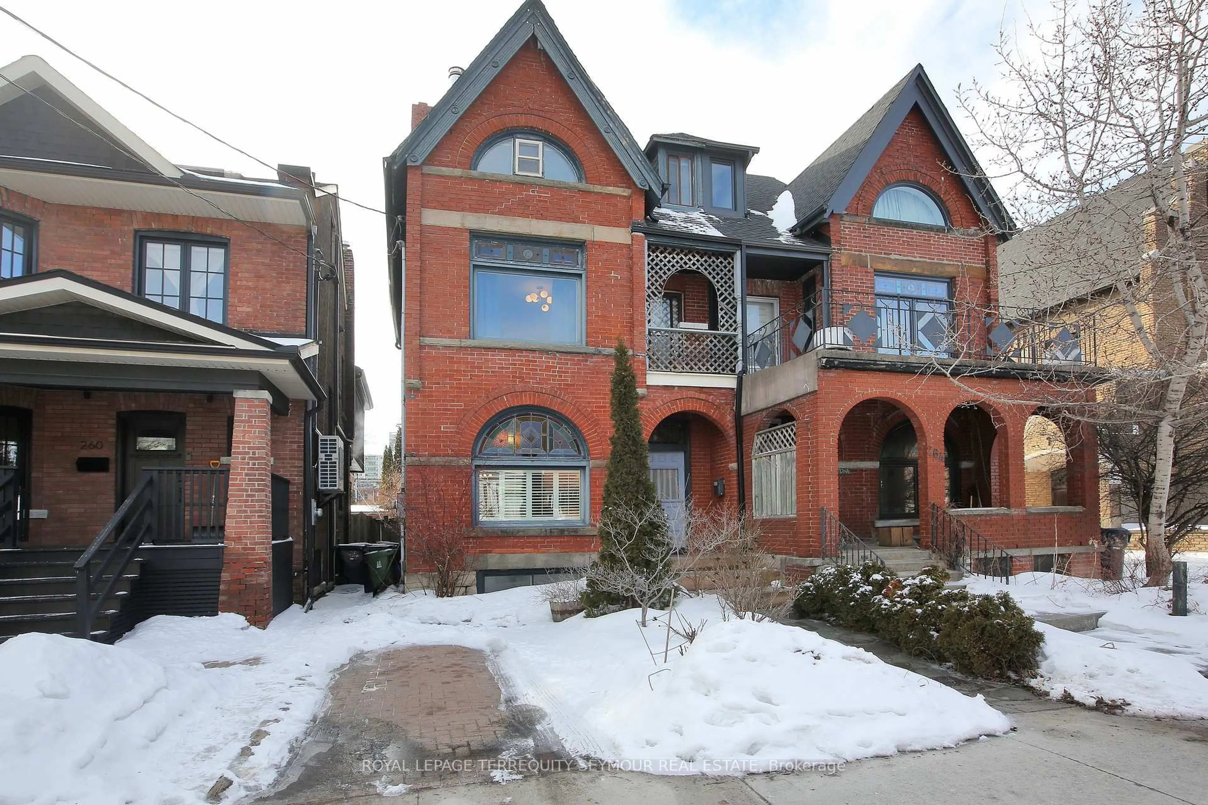 Home with brick exterior material, street for 262 Concord Ave, Toronto Ontario M6H 2P5